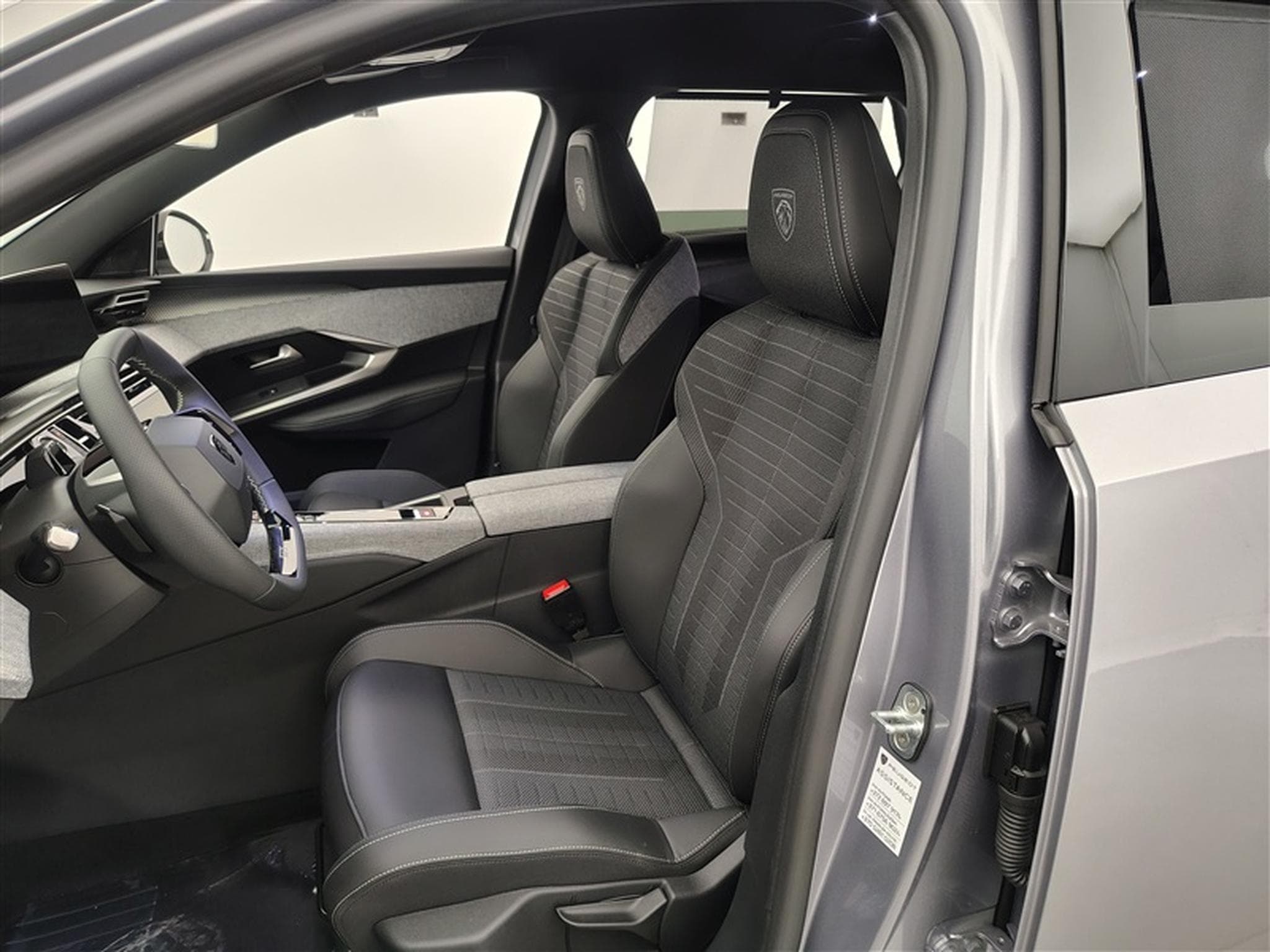 Peugeot 5008 1.2 HYBRID 145cv e-DSC6 GT 7pl. NAVI / FULL LED / CAMERA (2026) - Photo 7