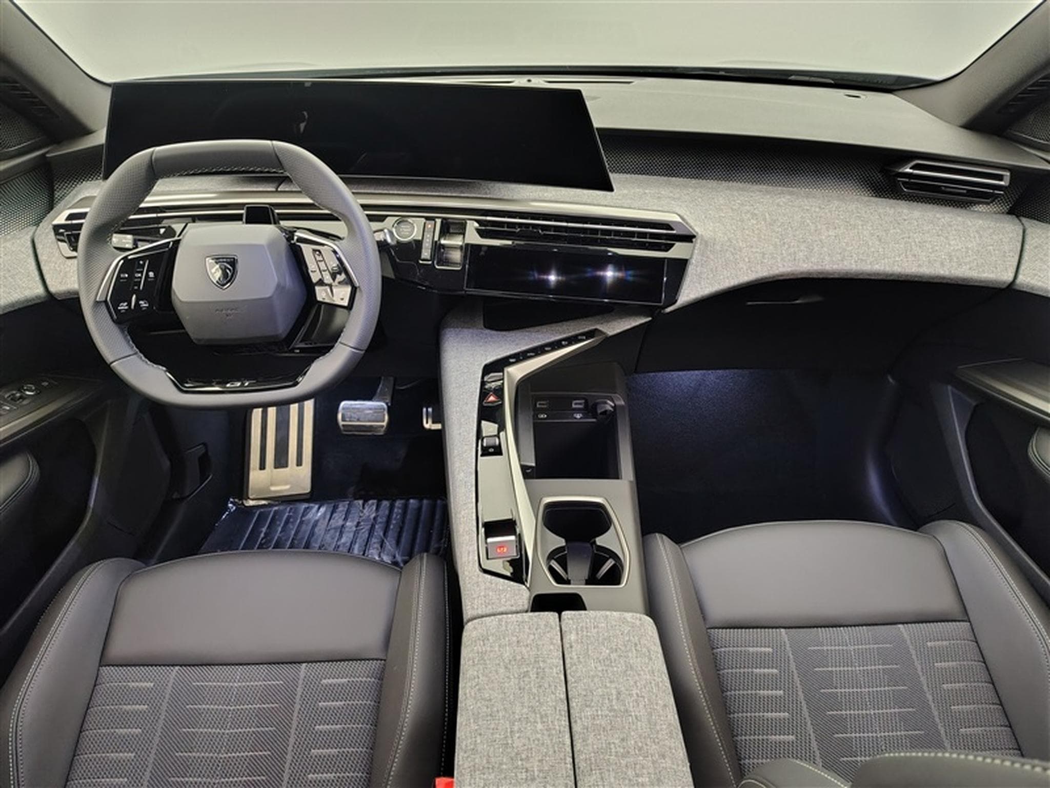 Peugeot 5008 1.2 HYBRID 145cv e-DSC6 GT 7pl. NAVI / FULL LED / CAMERA (2026) - Photo 8