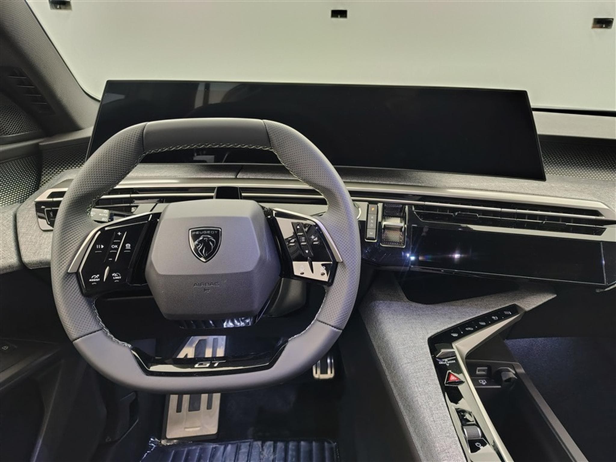 Peugeot 5008 1.2 HYBRID 145cv e-DSC6 GT 7pl. NAVI / FULL LED / CAMERA (2026) - Photo 9