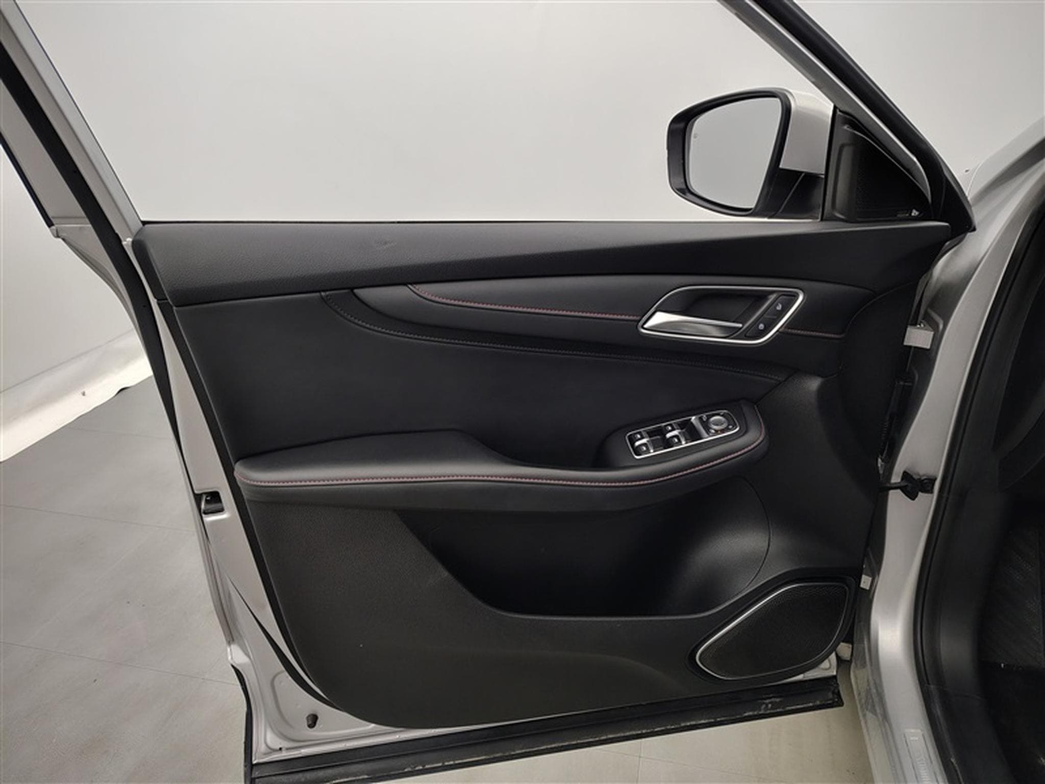 MG HS 1.5 T-GDi 160cv BVA Comfort NAVI / FULL LED / CUIR / CAMERA (2024) - Foto 17