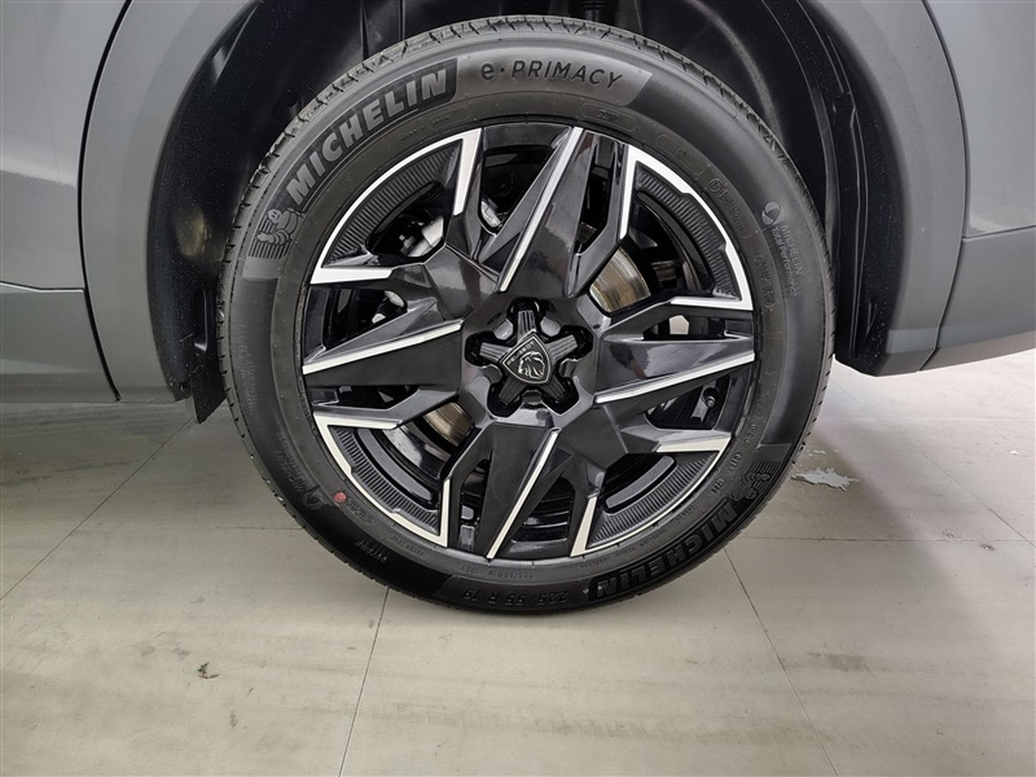 Peugeot 5008 1.2 HYBRID 145cv e-DSC6 GT 7pl. NAVI / FULL LED / CAMERA (2026) - Foto 6