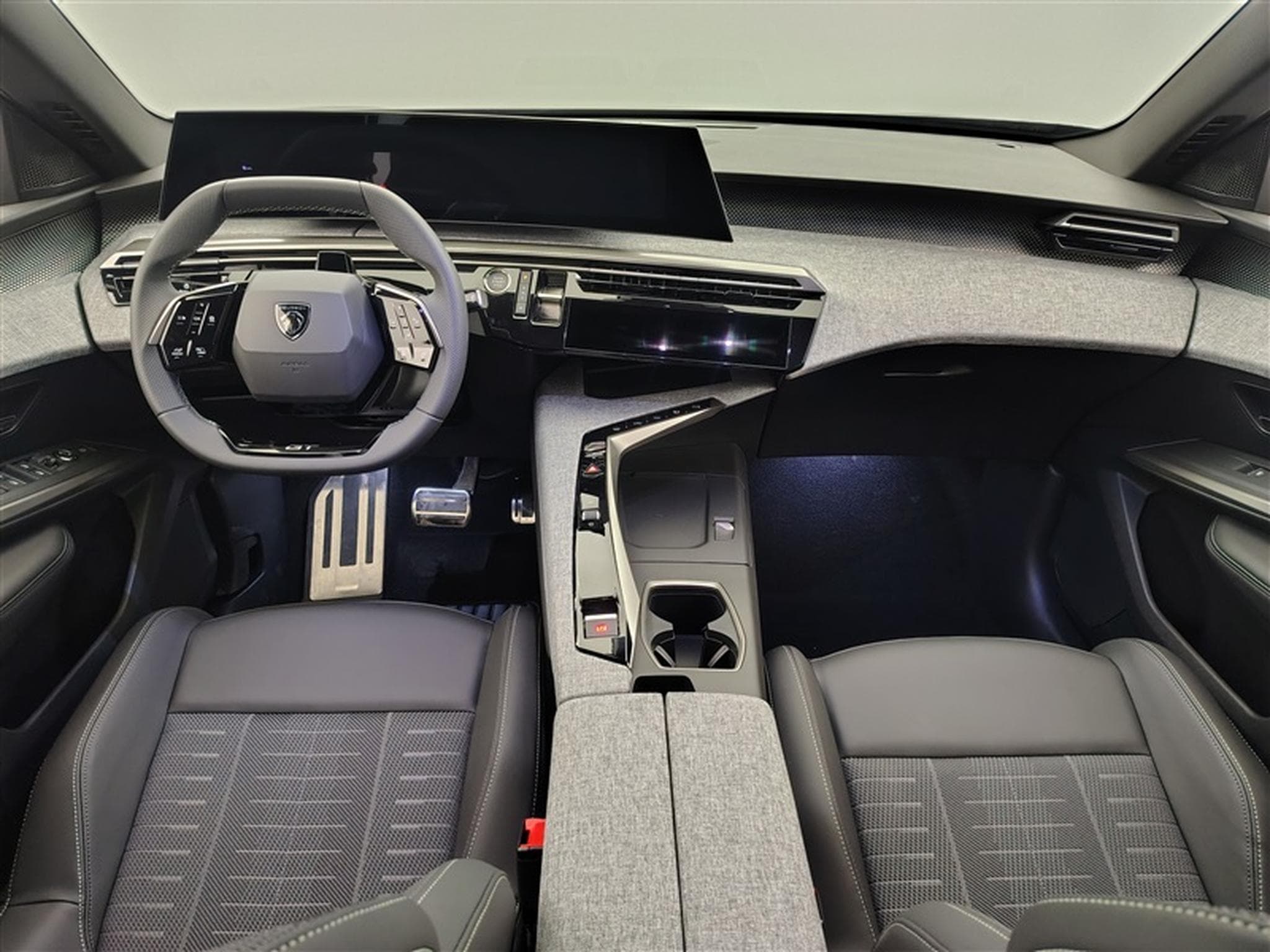 Peugeot 5008 1.2 HYBRID 145cv e-DSC6 GT 7pl. NAVI / FULL LED / CAMERA (2026) - Foto 8