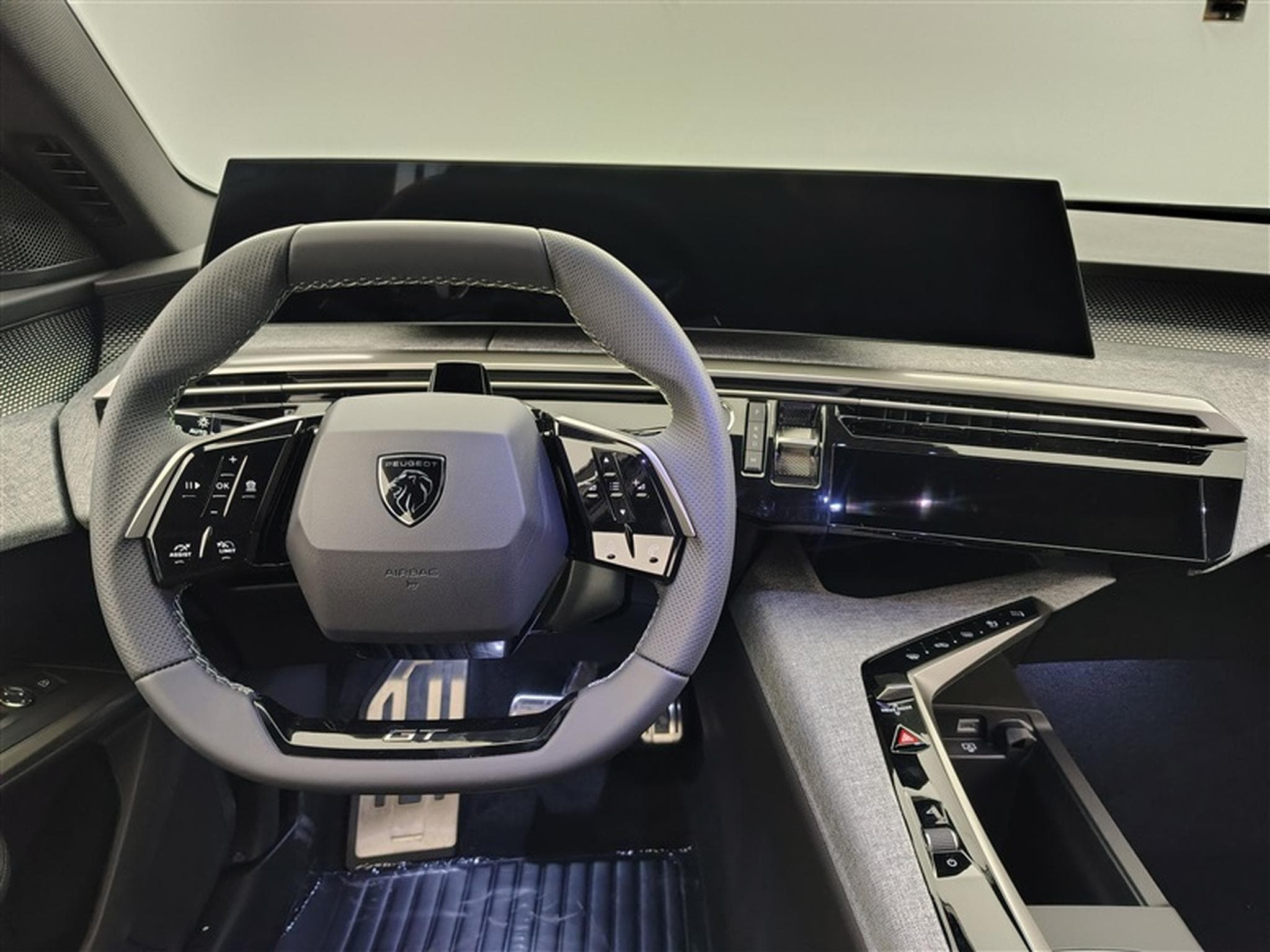 Peugeot 5008 1.2 HYBRID 145cv e-DSC6 GT 7pl. NAVI / FULL LED / CAMERA (2026) - Foto 9