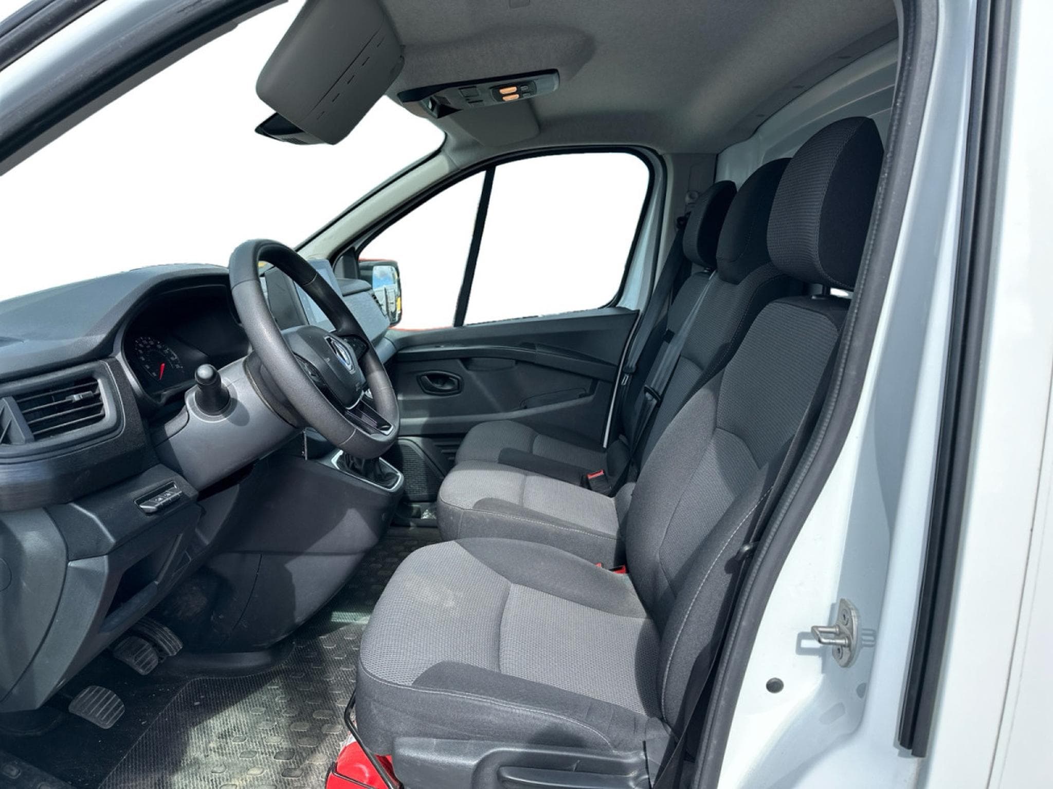 Renault Trafic 2.0 dCi 130 6D Energy Blue Confort L1H1 2.7T (2024) - Photo 6