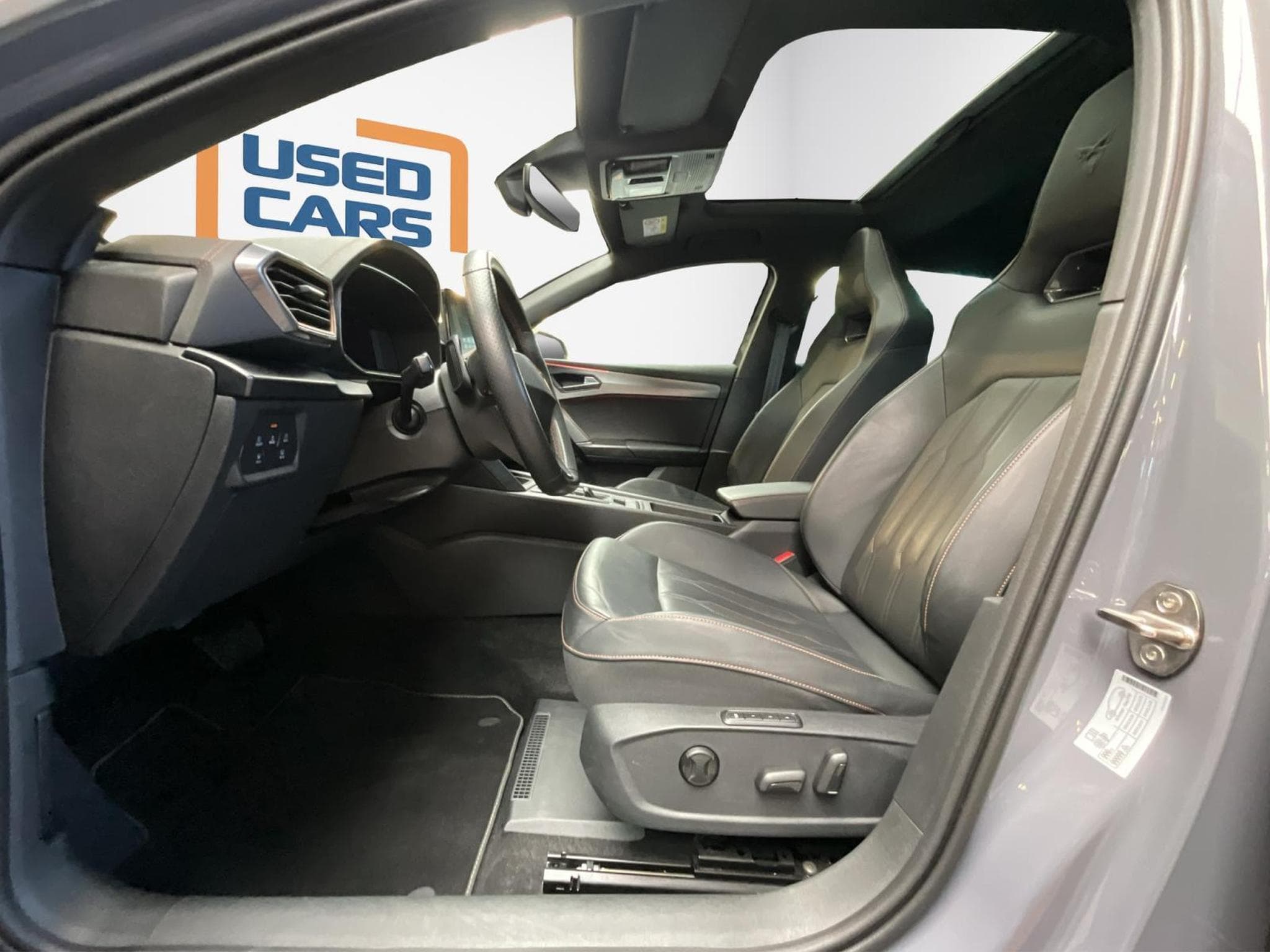 Cupra Leon DSG+Matrix-LED+FullLink+Pano+P.Safe-DriveXL (2023) - Photo 9