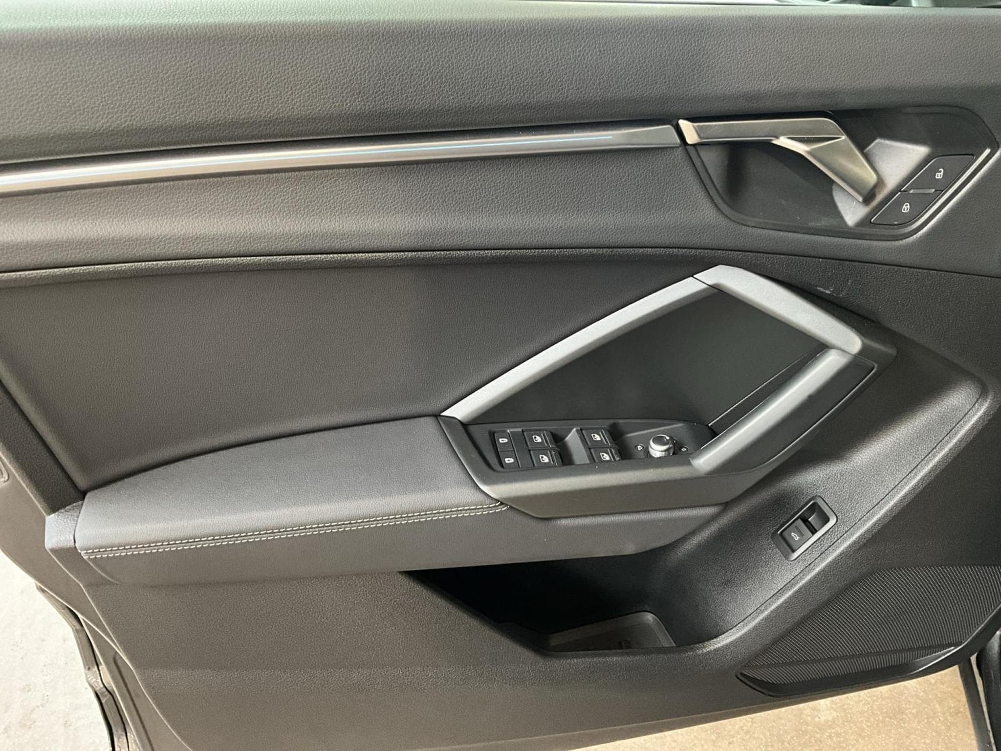 Audi Q3 SB+S-line+35TDI+S-Tronic+P.Premium+Sound+Black-Style (2025) - Foto 14