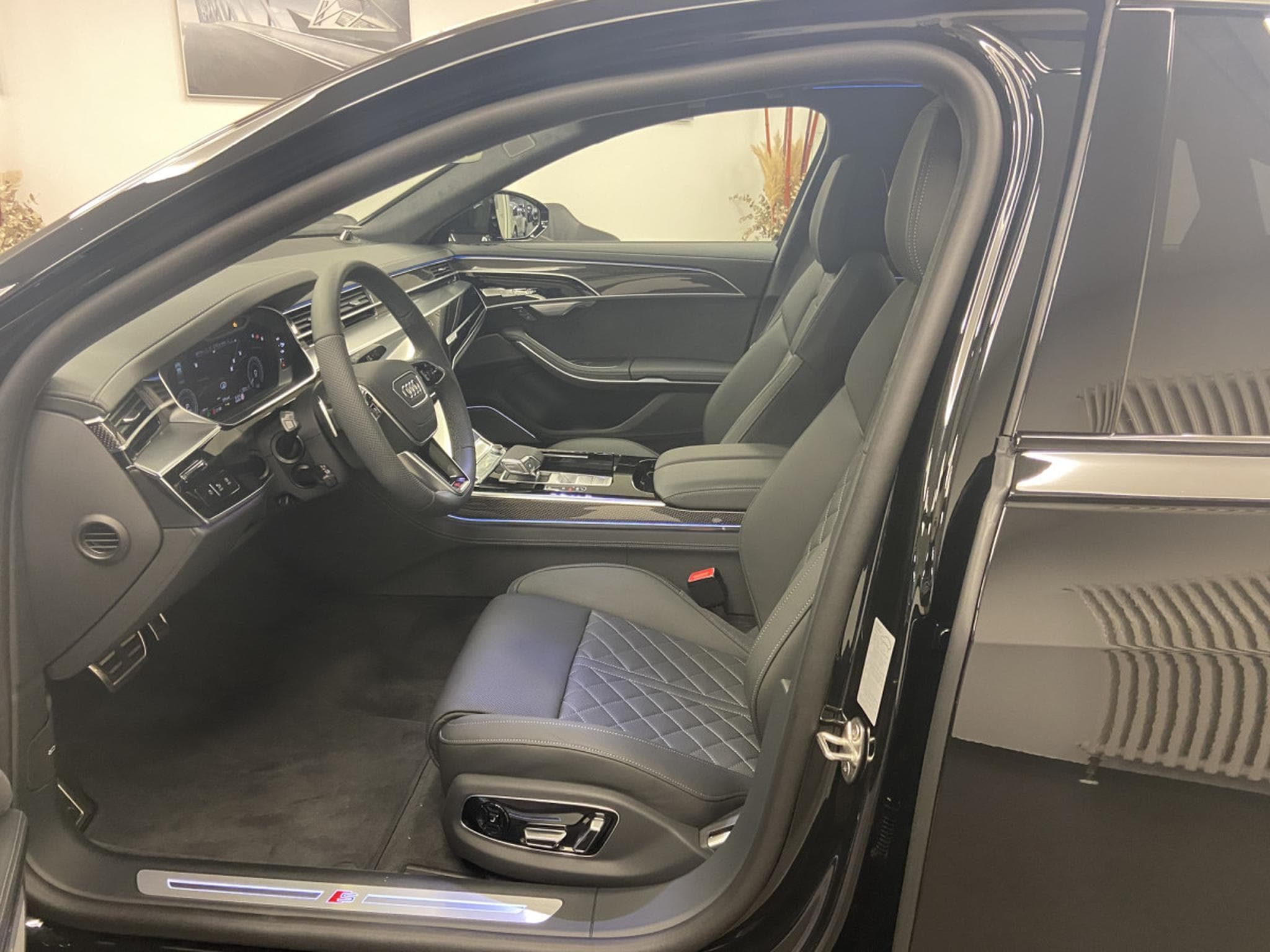 Audi A8 TFSIe quattro 449 CH / 330 kW Tiptronic (2026) - Photo 3