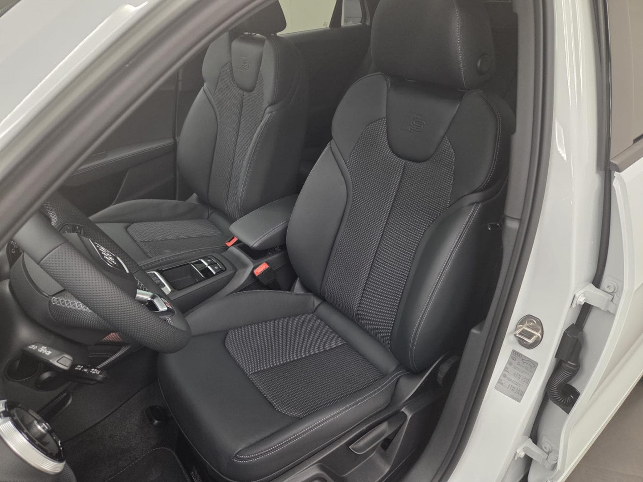 Audi SQ2 TFSI quattro 300 CH / 221 kW S tronic (2026) - Photo 2