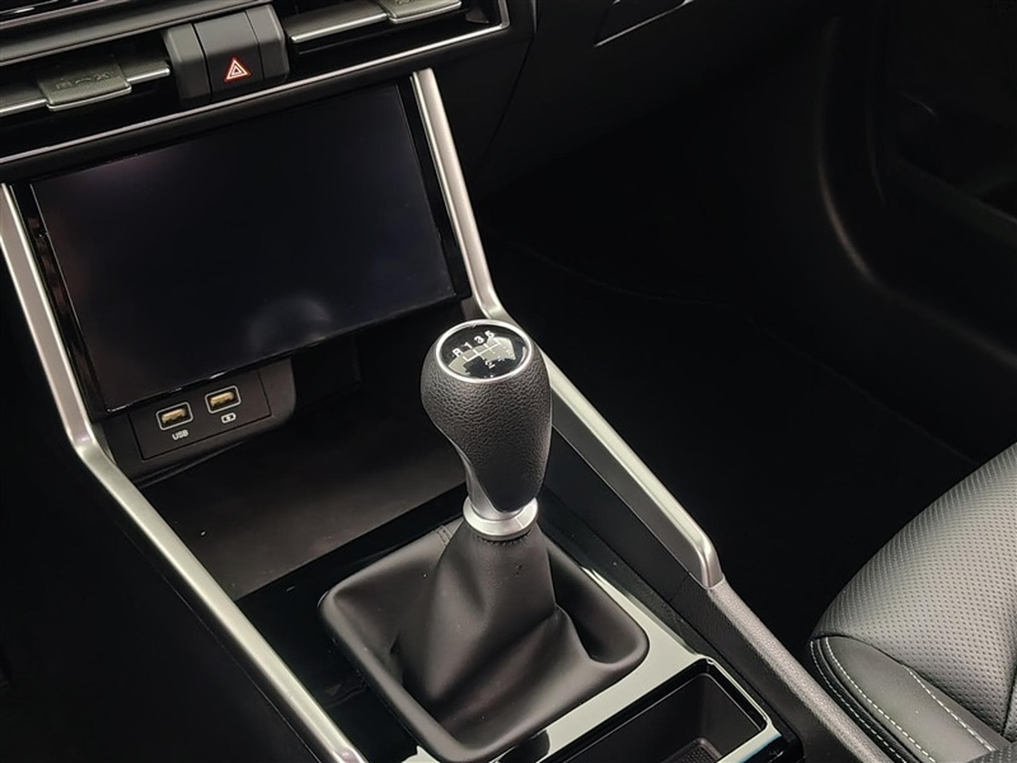 SsangYong Torres 1.5 T-GDi 163cv Dream CARPLAY / FULL LED / CUIR / CAMERA (2025) - Photo 12