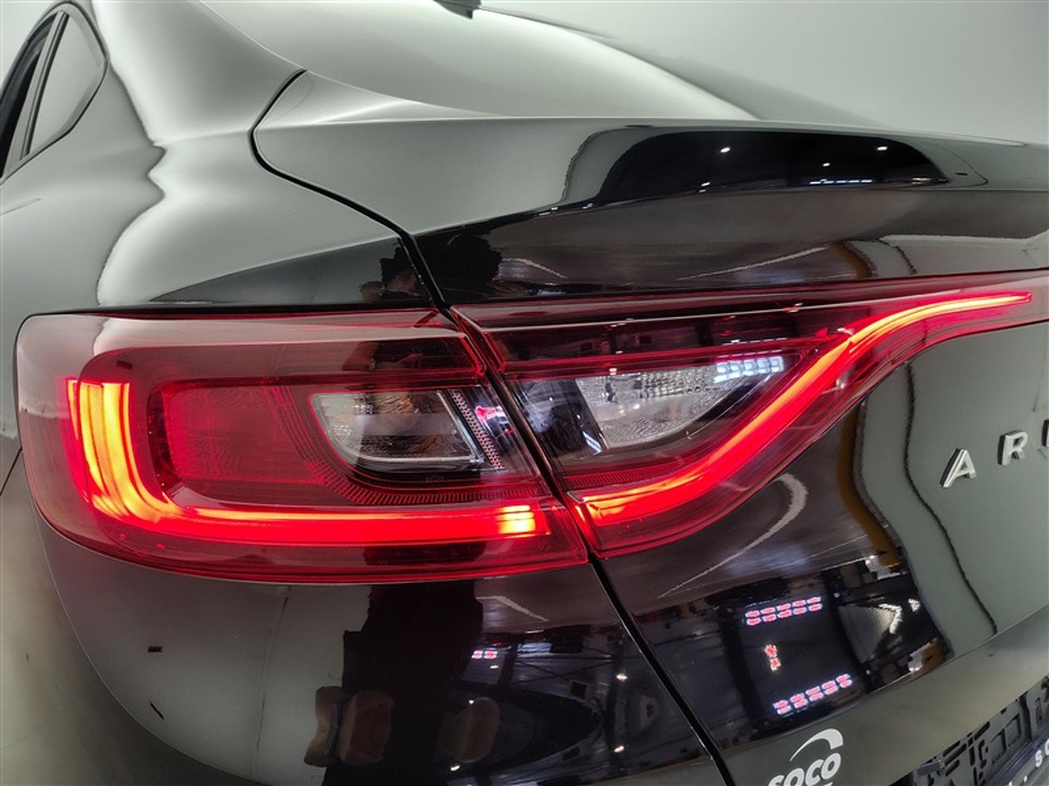 Renault Arkana E-TECH 1.6i Techno (2022) - Photo 16