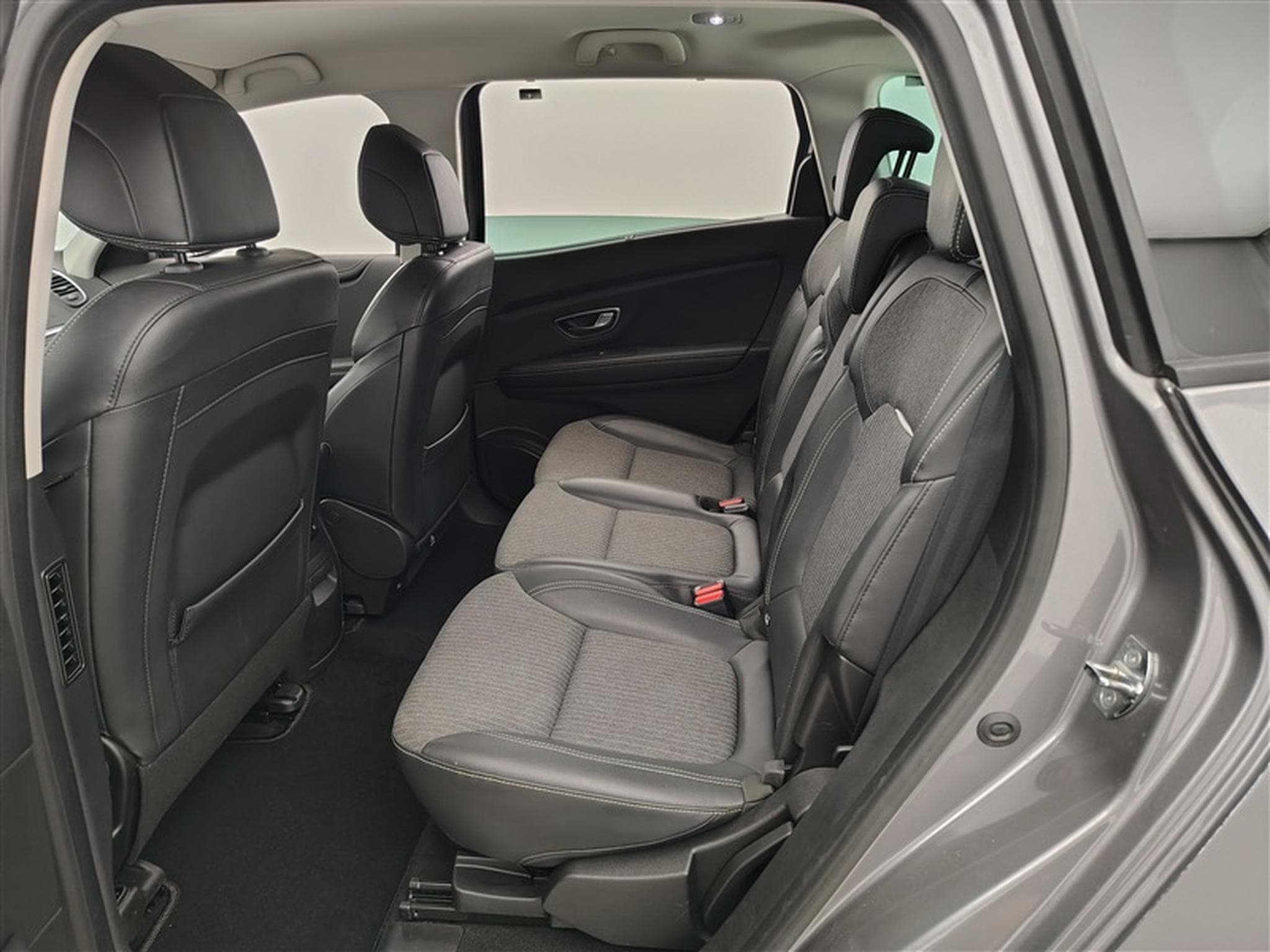 Renault Scenic 1.33 TCe 7P/LED (2021) - Photo 13