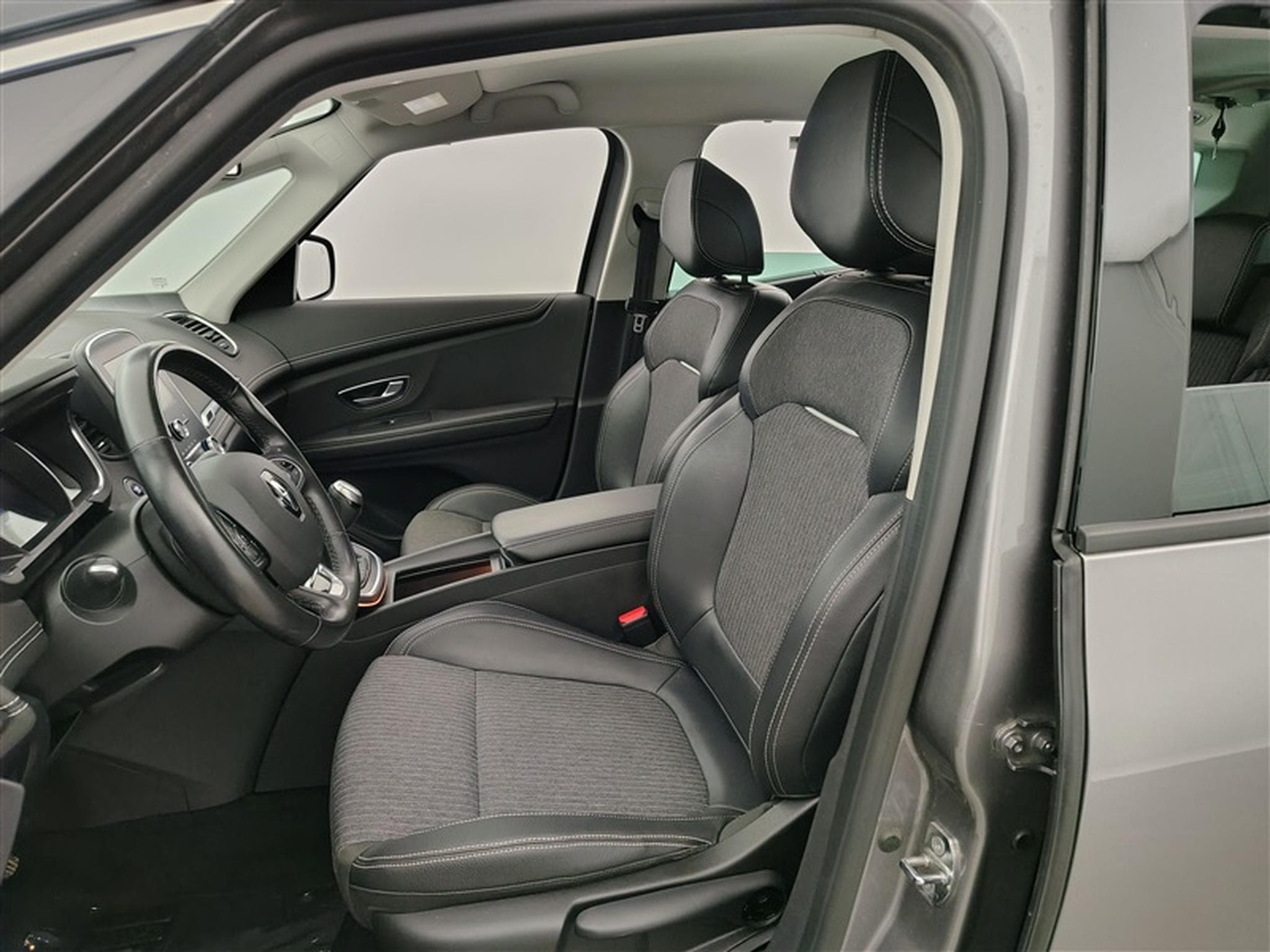 Renault Scenic 1.33 TCe 7P/LED (2021) - Photo 7