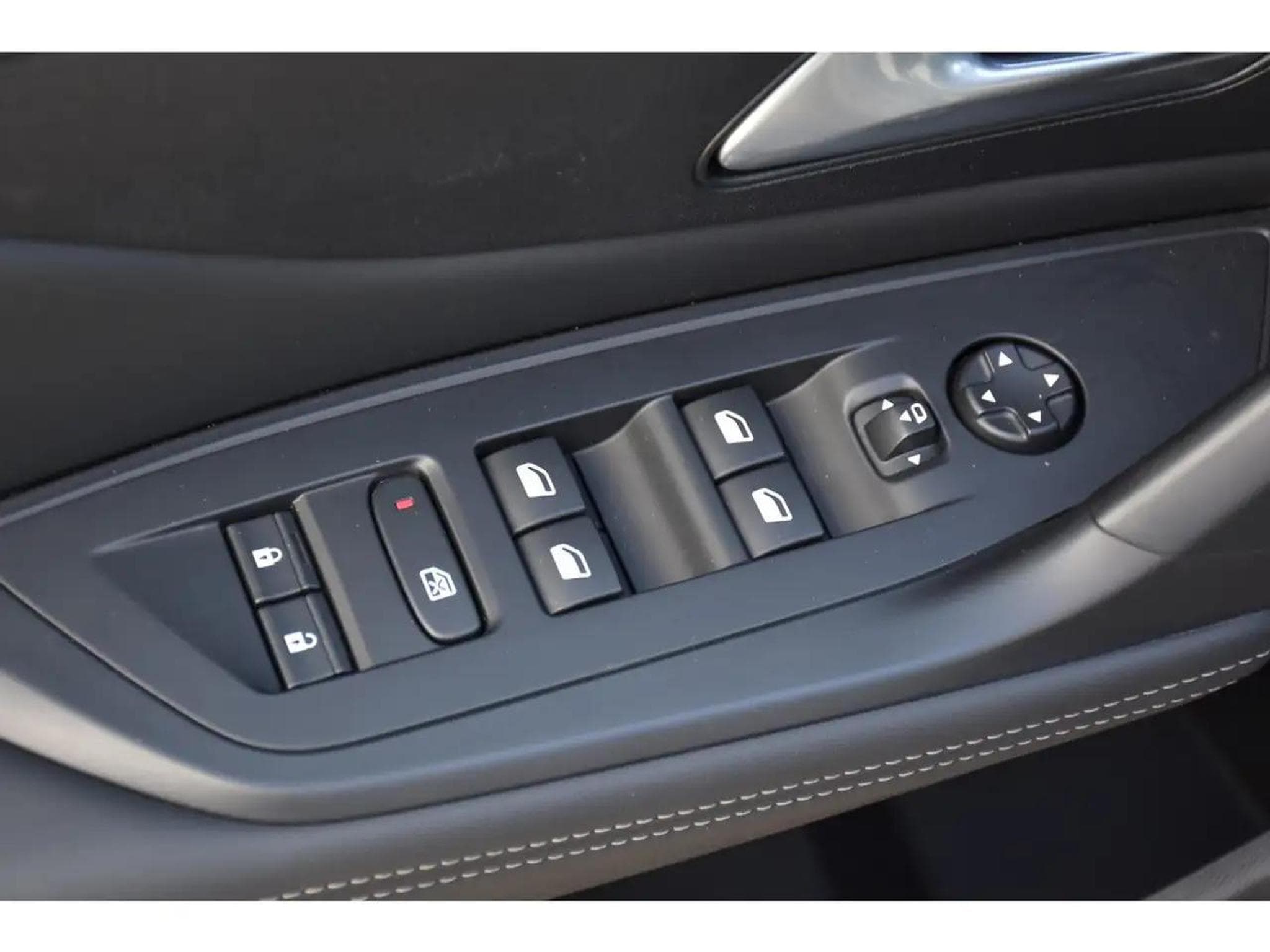 Peugeot 4008 (2024) - Photo 24
