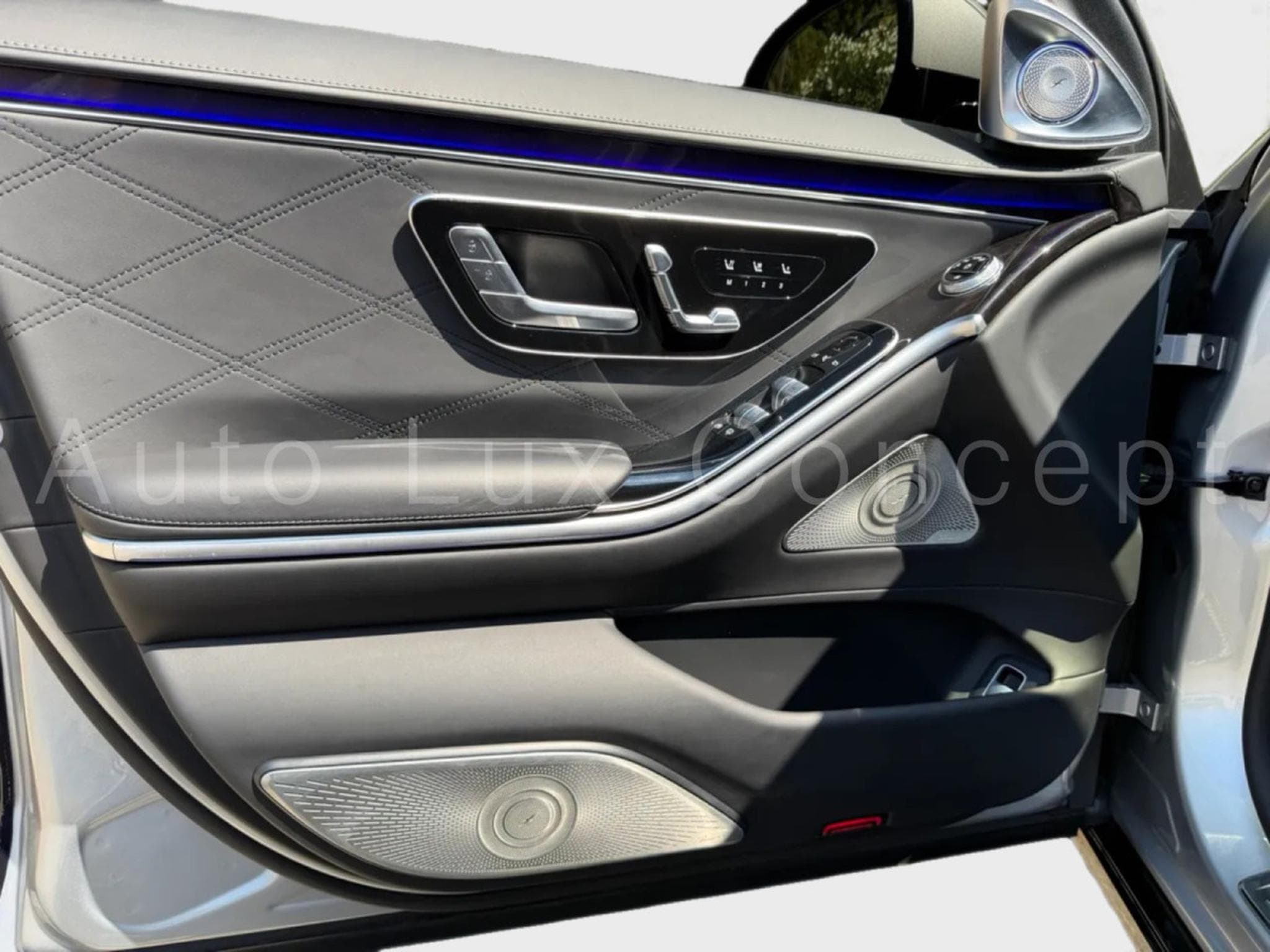Mercedes S 680 Maybach Maybach 4MATIC Night Series (2023) - Photo 16