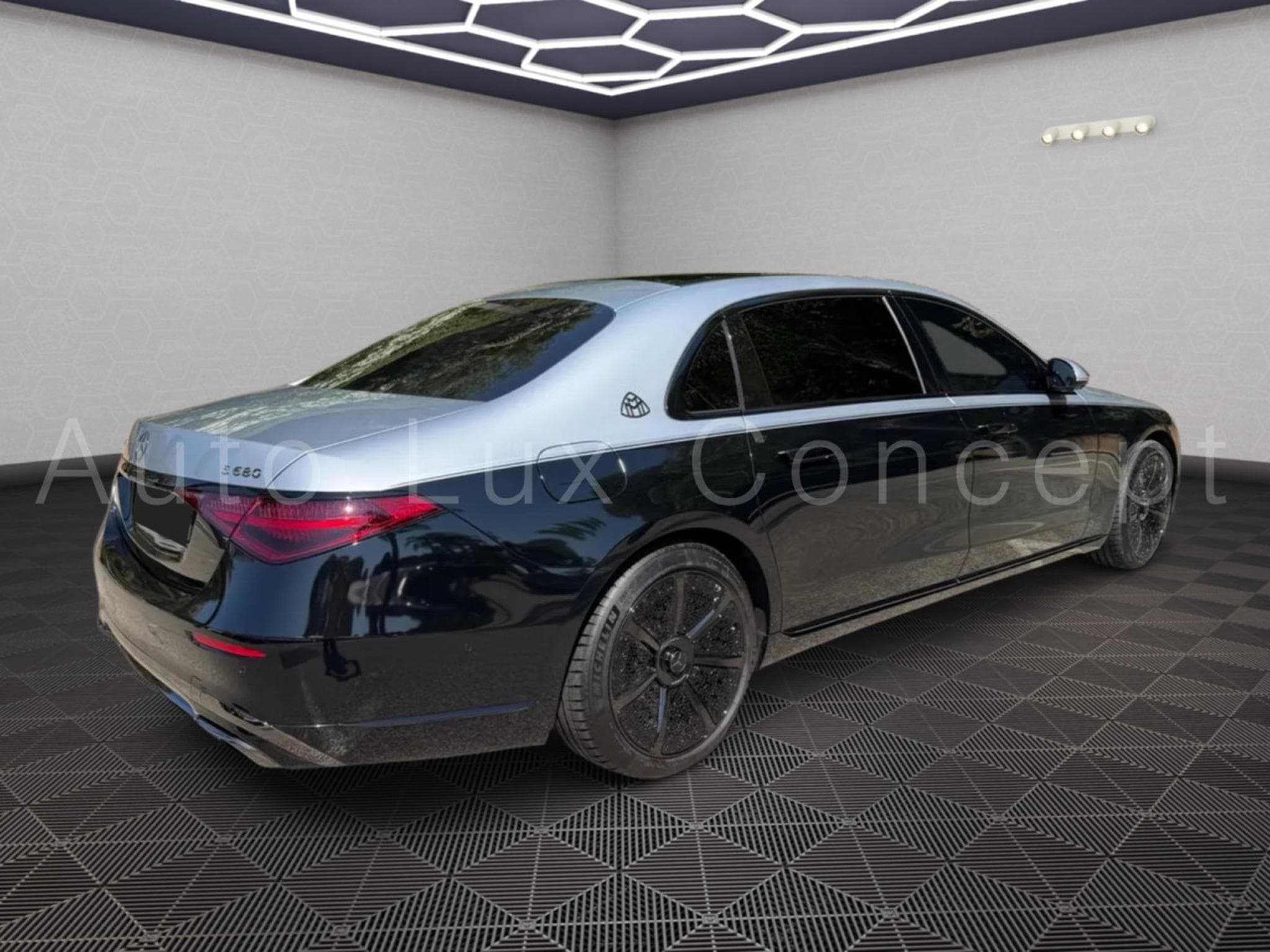Mercedes S 680 Maybach Maybach 4MATIC Night Series (2023) - Photo 3