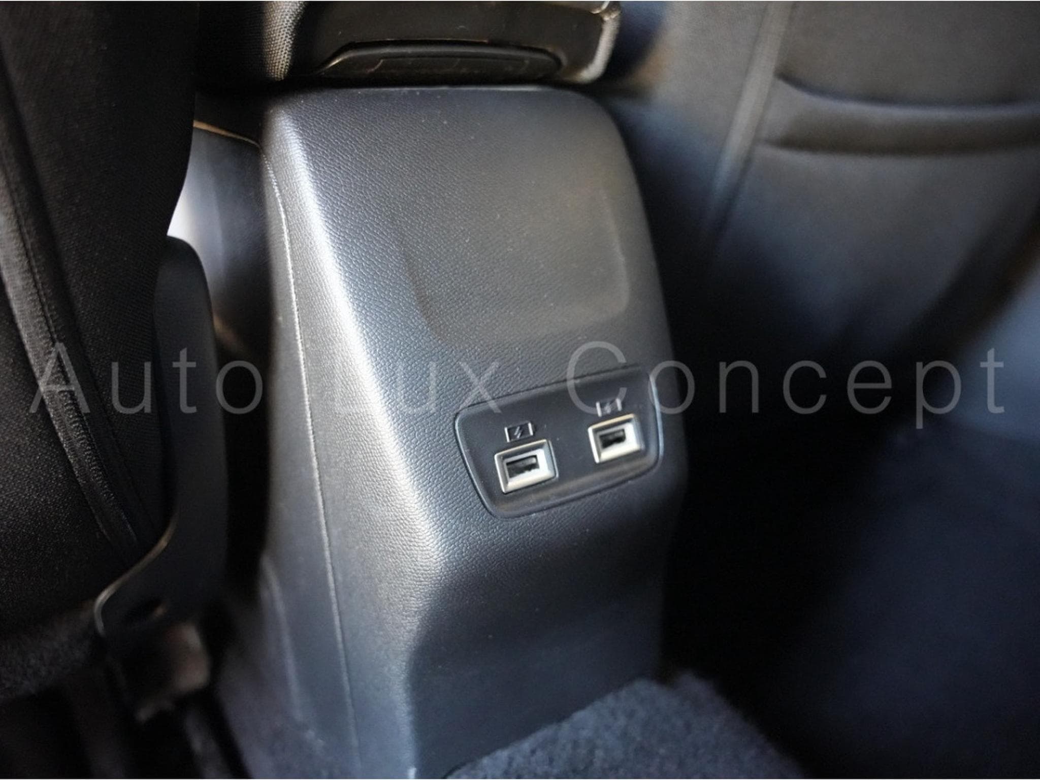 Peugeot 208 1.2 PureTech 100 S&S Allure Pack (2022) - Photo 25