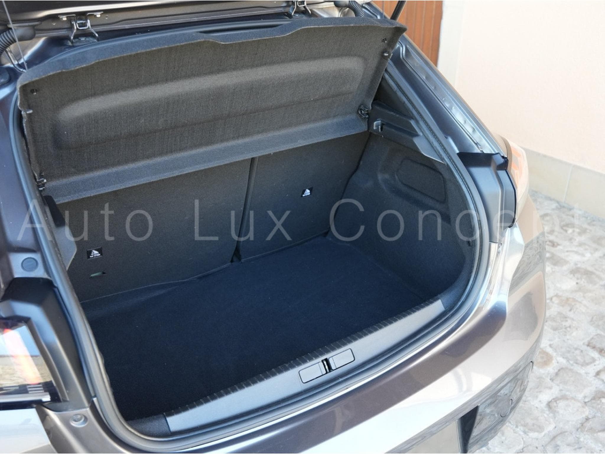 Peugeot 208 1.2 PureTech 100 S&S Allure Pack (2022) - Photo 30