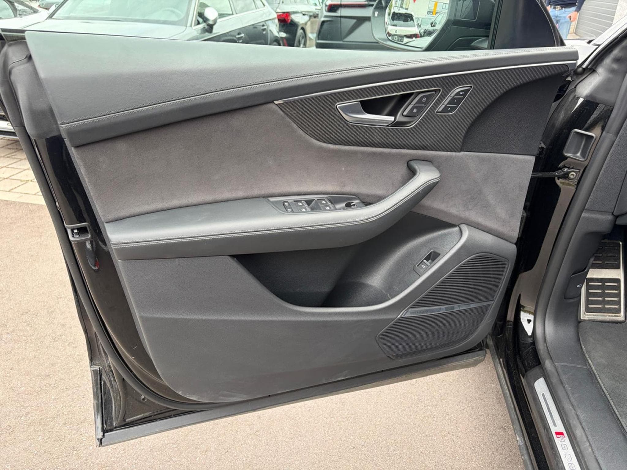 Audi RSQ8 4.0 TFSI/PANO/23//HUD/Matrix/DYNAMIC/NIGHT V/*VOLL** (2024) - Photo 21