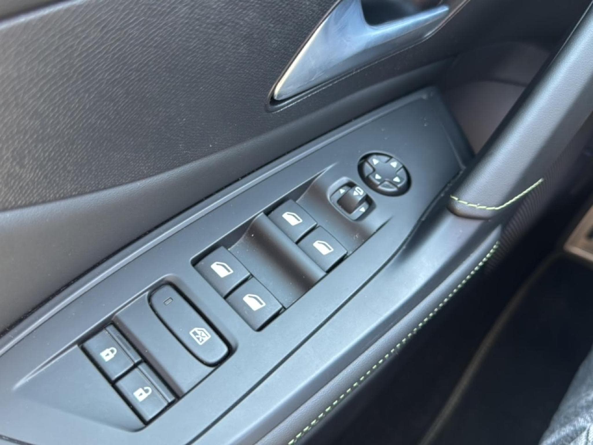 Peugeot 308 1.2 HYBRID 145 GT E-DCS6 (2025) - Photo 10