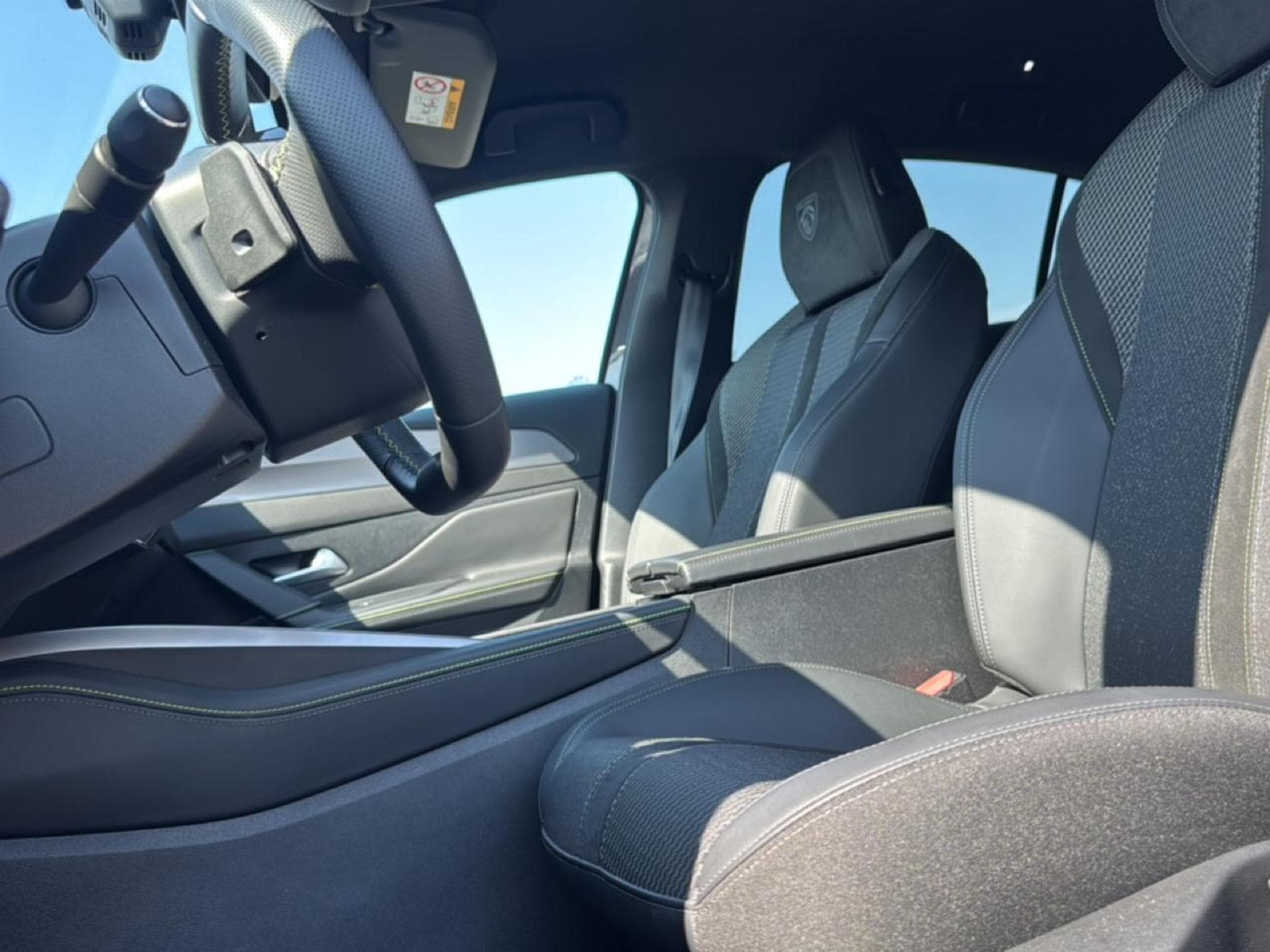 Peugeot 308 1.2 HYBRID 145 GT E-DCS6 (2025) - Photo 11