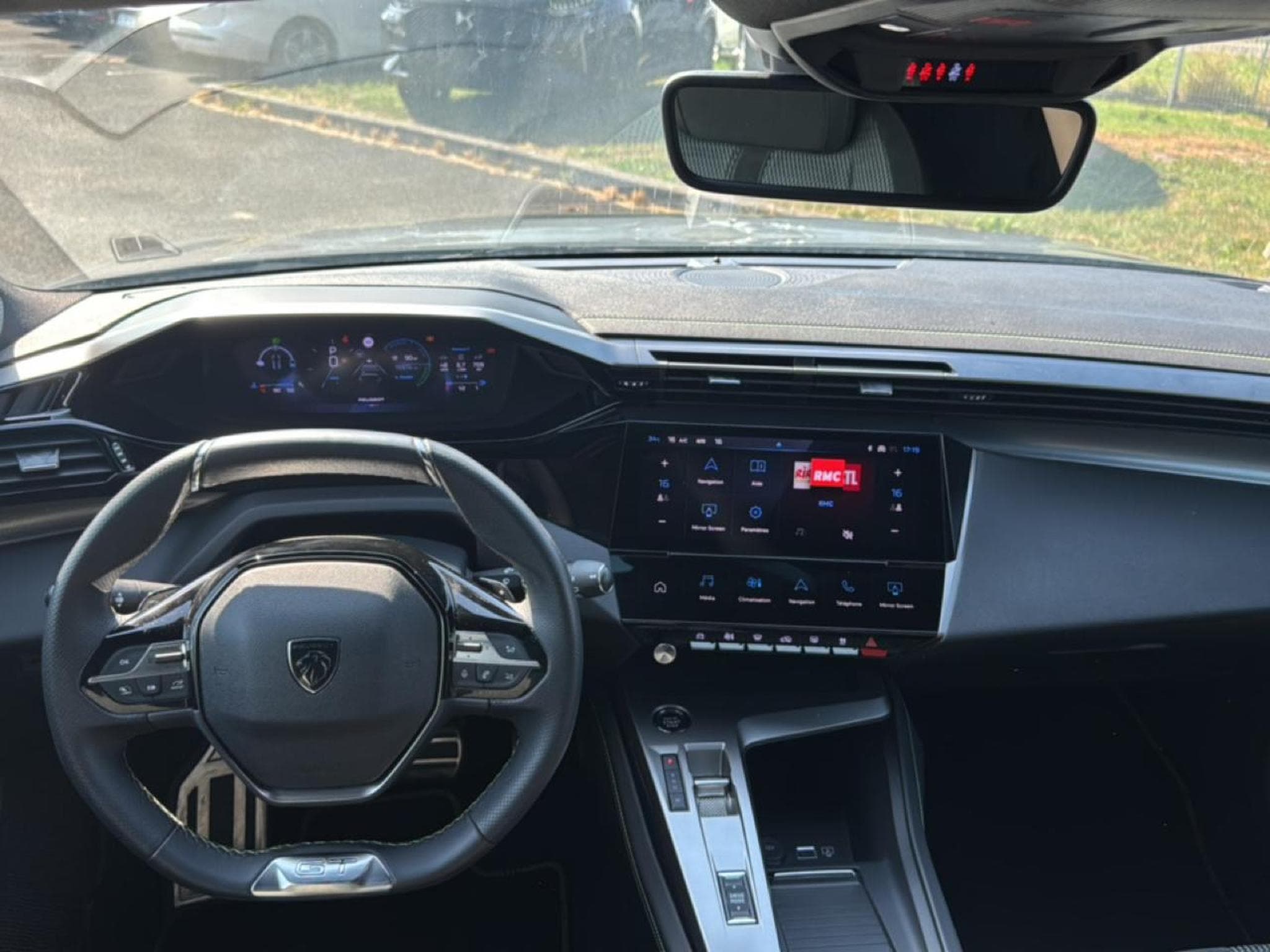 Peugeot 308 1.2 HYBRID 145 GT E-DCS6 (2025) - Photo 16