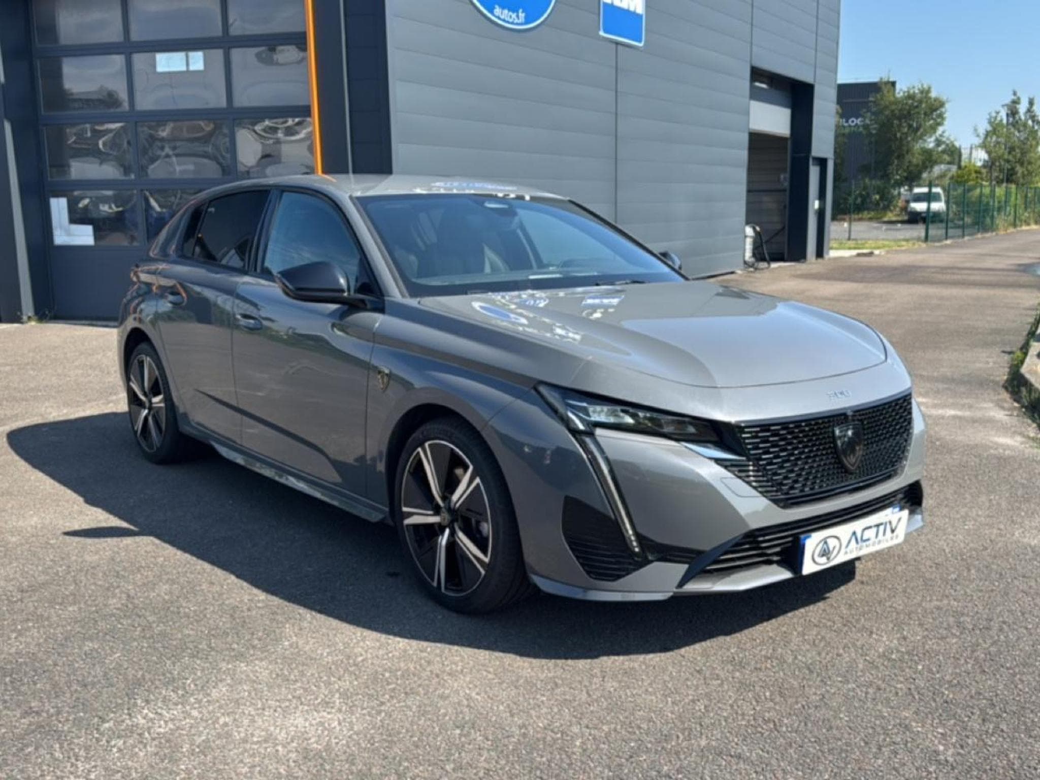 Peugeot 308 1.2 HYBRID 145 GT E-DCS6 (2025) - Photo 3