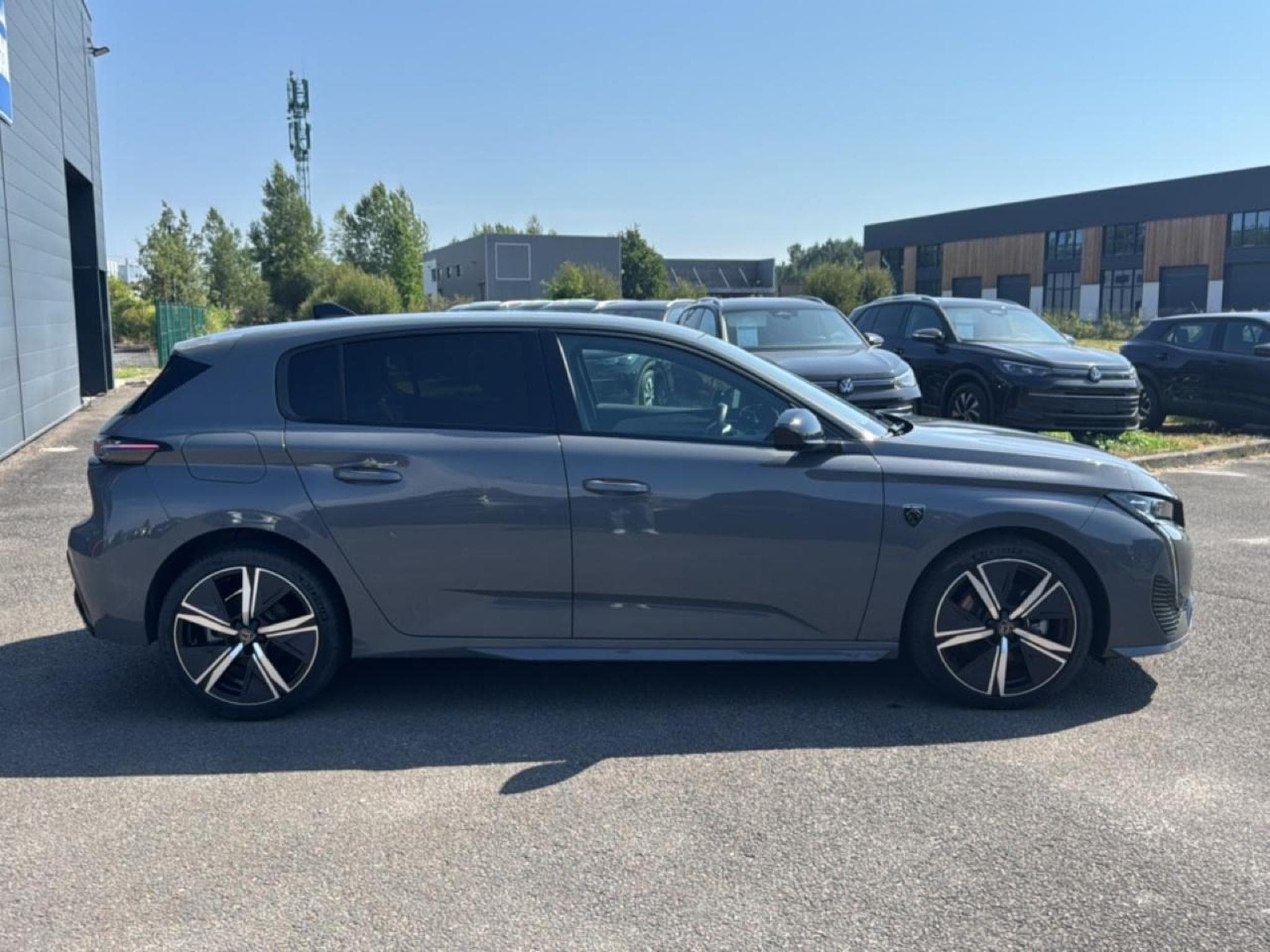 Peugeot 308 1.2 HYBRID 145 GT E-DCS6 (2025) - Photo 4