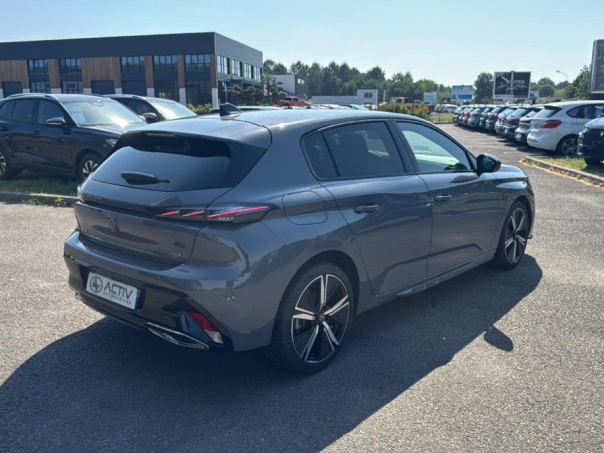 Peugeot 308 1.2 HYBRID 145 GT E-DCS6 (2025) - Photo 5