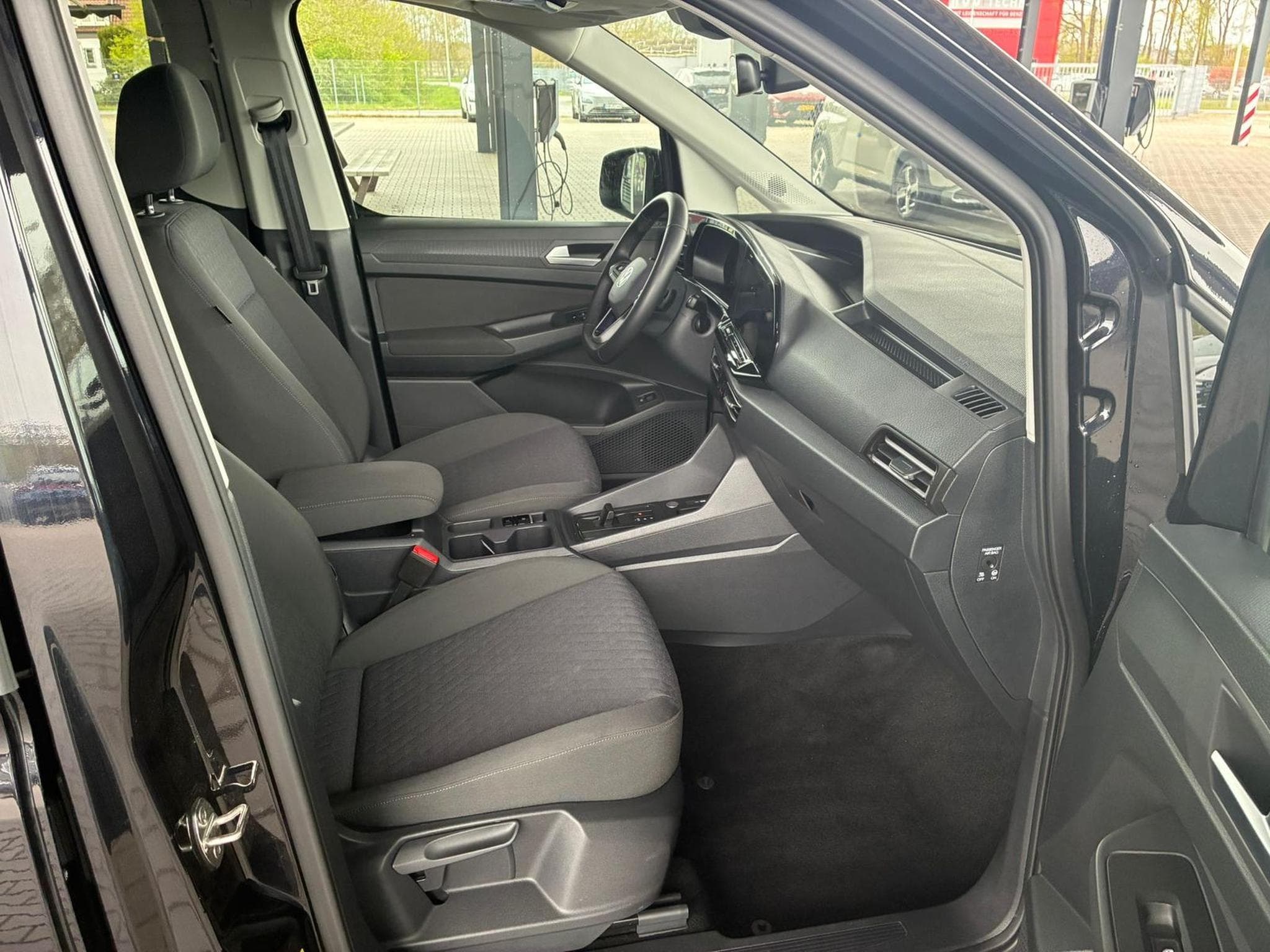 VW Caddy Life (2026) - Photo 8