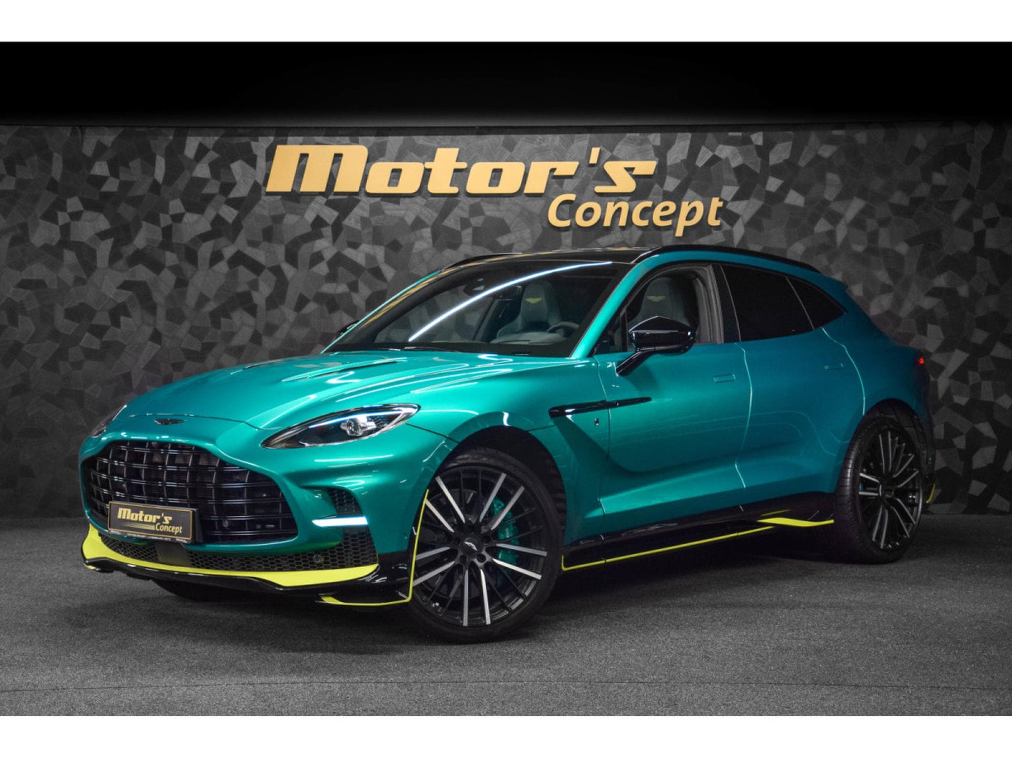 Aston-Martin DBX 707 AMR23 4.0 V8 Bi-Turbo (2024) - Photo 1