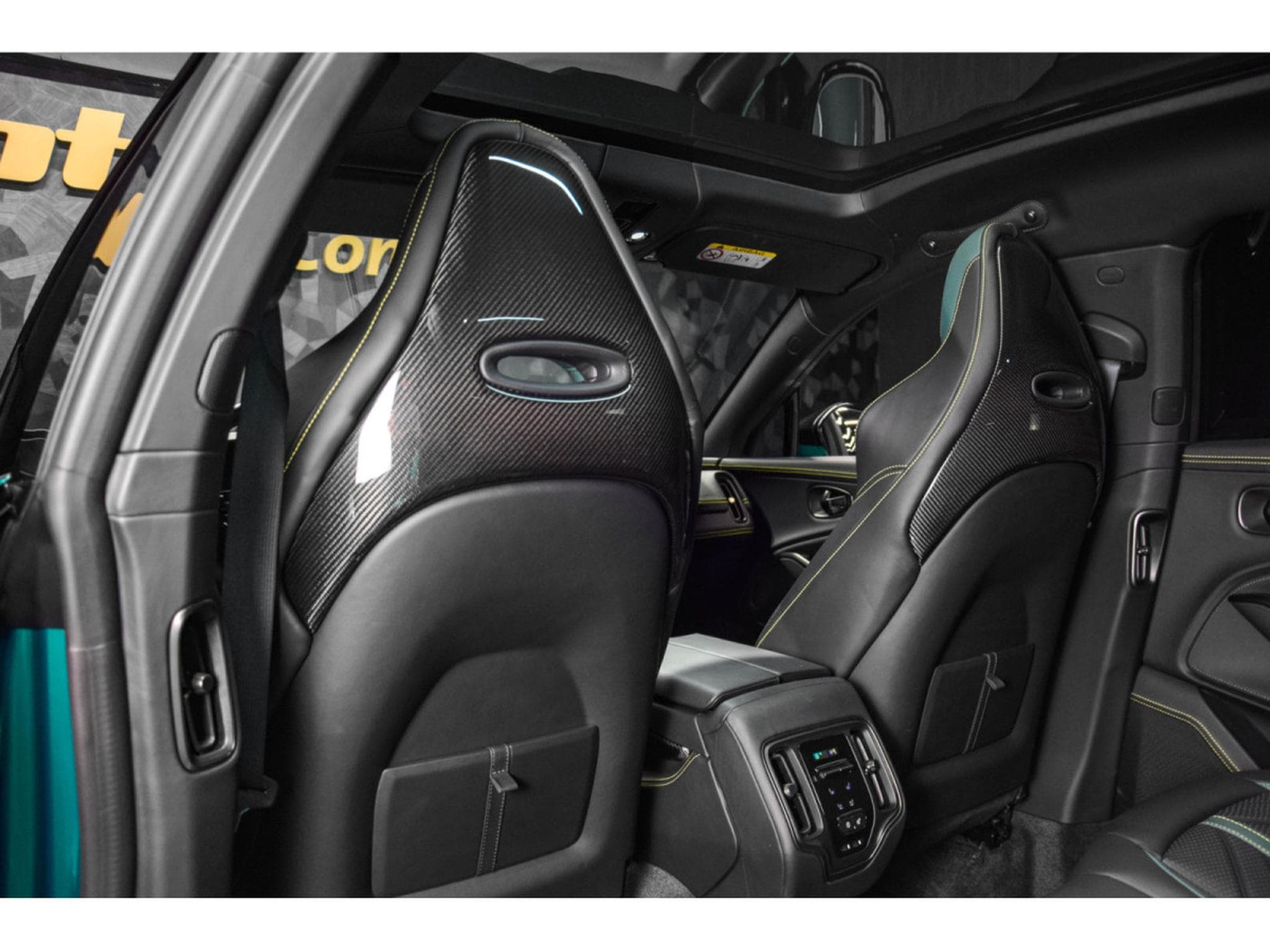 Aston-Martin DBX 707 AMR23 4.0 V8 Bi-Turbo (2024) - Photo 11