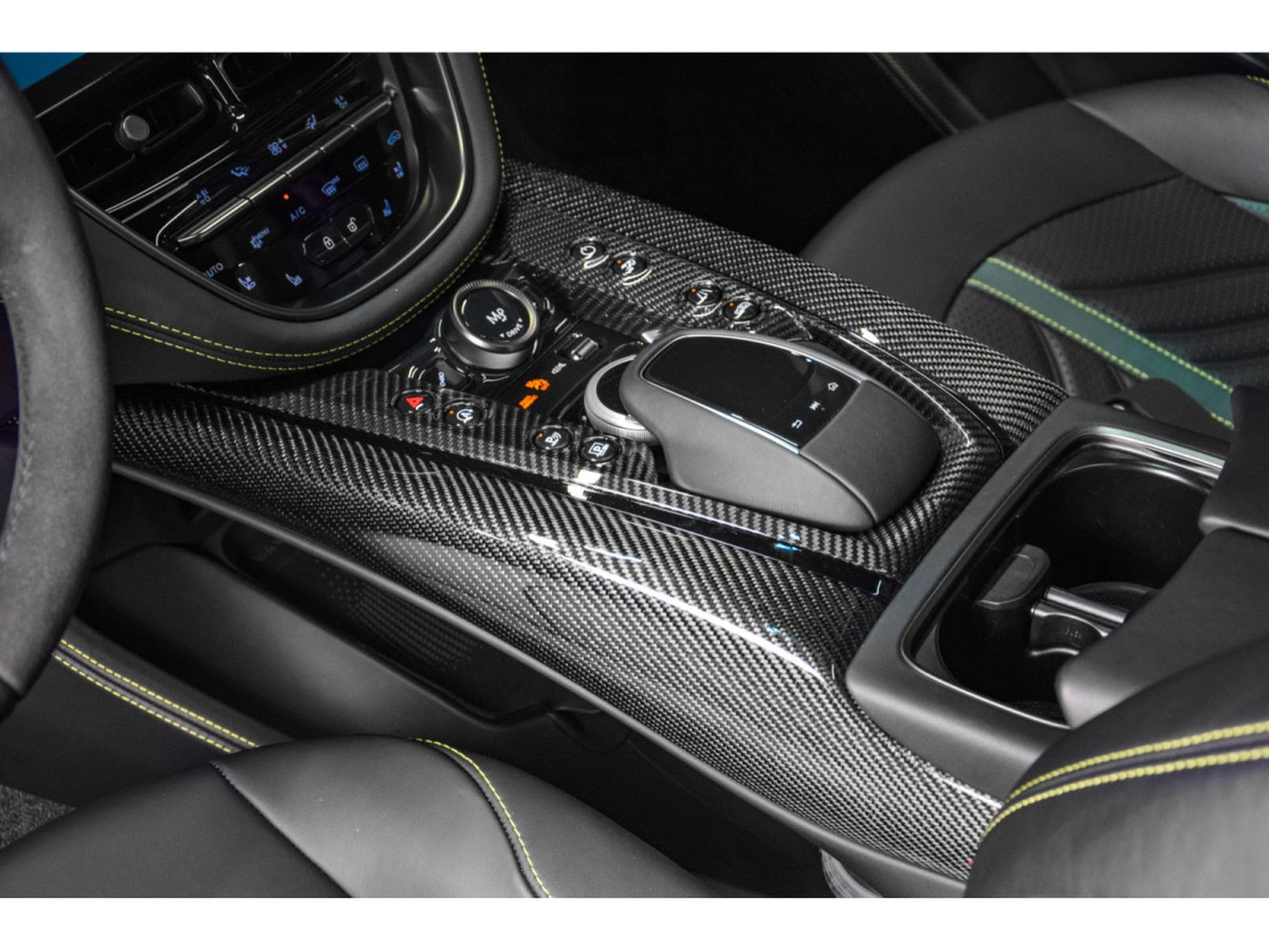 Aston-Martin DBX 707 AMR23 4.0 V8 Bi-Turbo (2024) - Photo 13