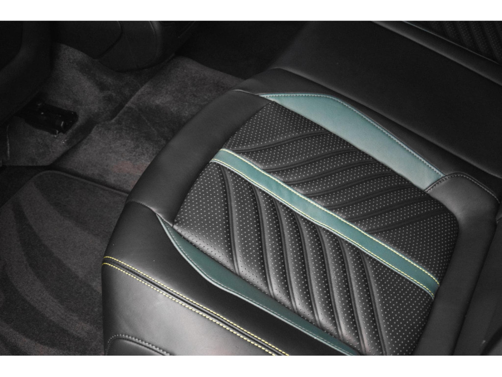 Aston-Martin DBX 707 AMR23 4.0 V8 Bi-Turbo (2024) - Photo 18