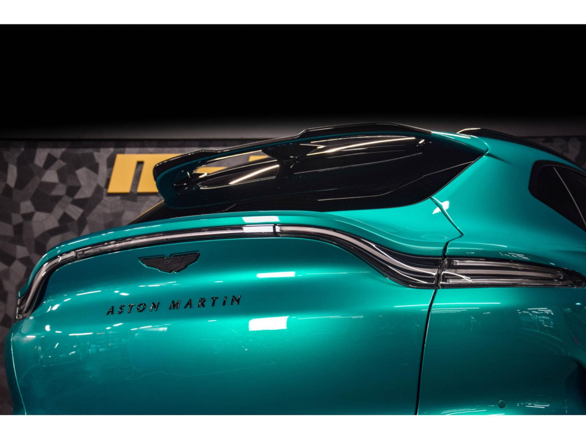 Aston-Martin DBX 707 AMR23 4.0 V8 Bi-Turbo (2024) - Photo 20