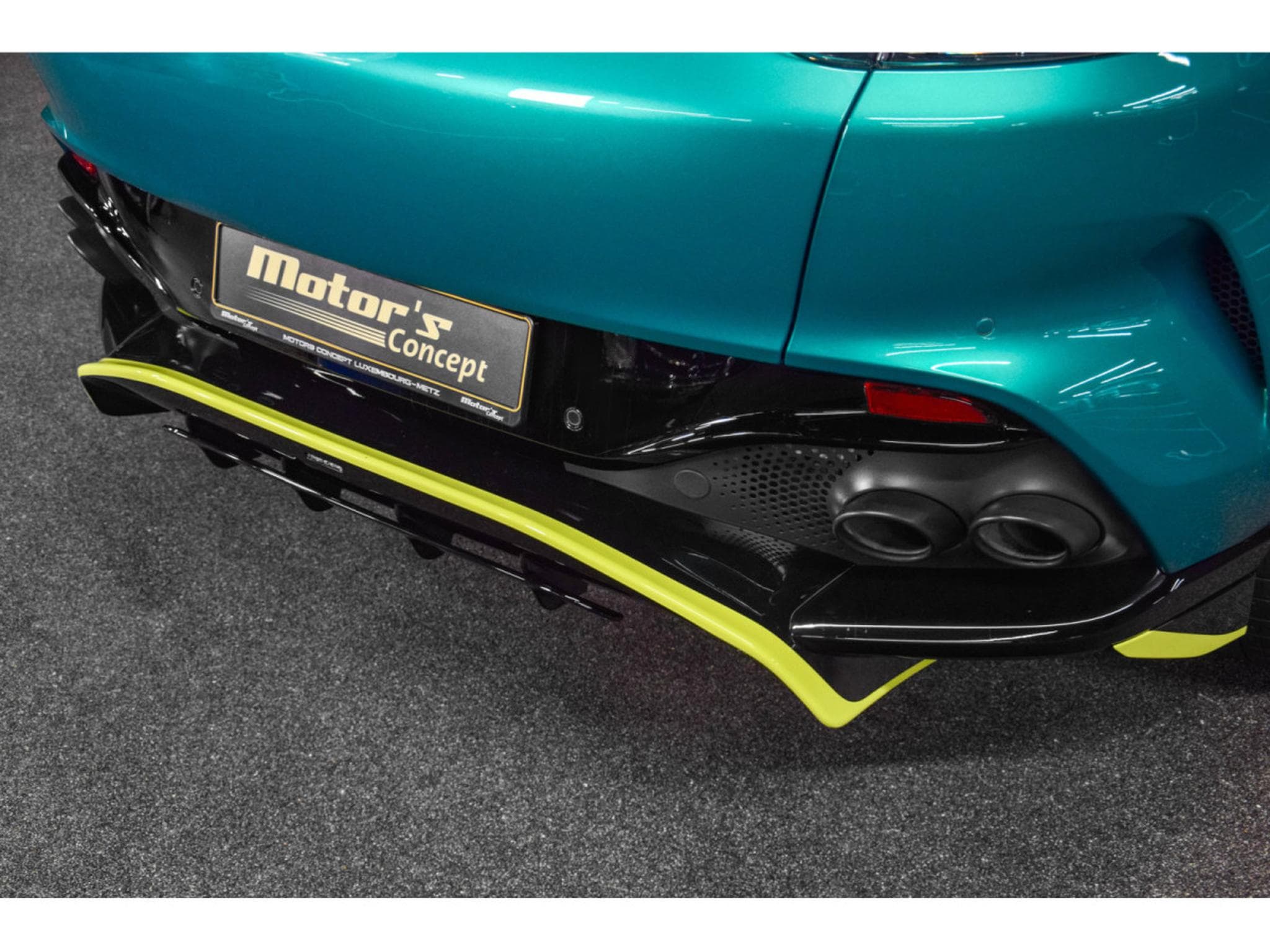 Aston-Martin DBX 707 AMR23 4.0 V8 Bi-Turbo (2024) - Photo 21
