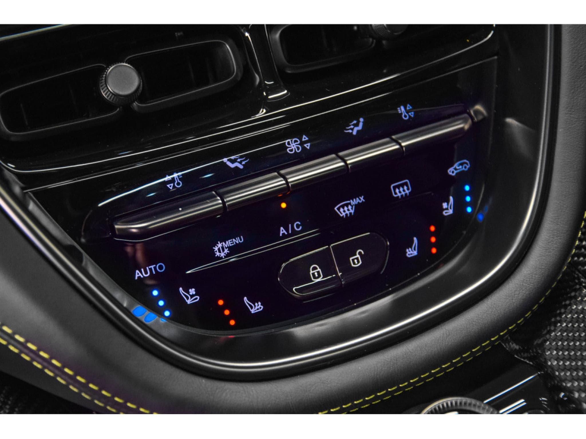 Aston-Martin DBX 707 AMR23 4.0 V8 Bi-Turbo (2024) - Photo 24