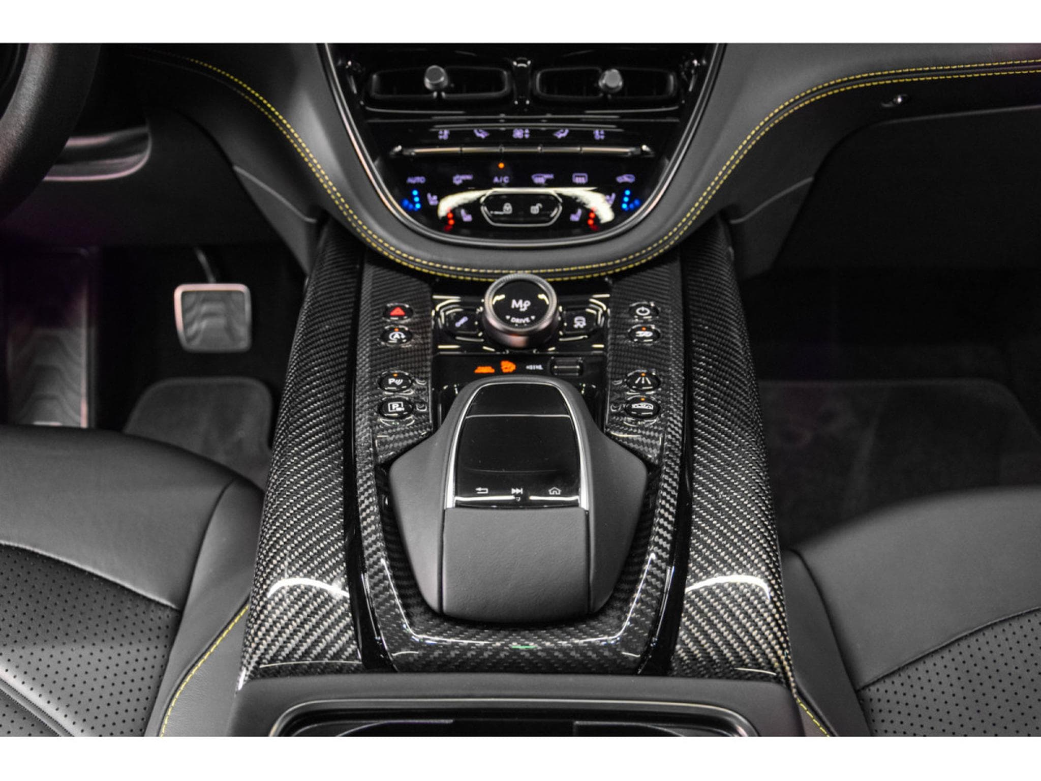 Aston-Martin DBX 707 AMR23 4.0 V8 Bi-Turbo (2024) - Photo 26