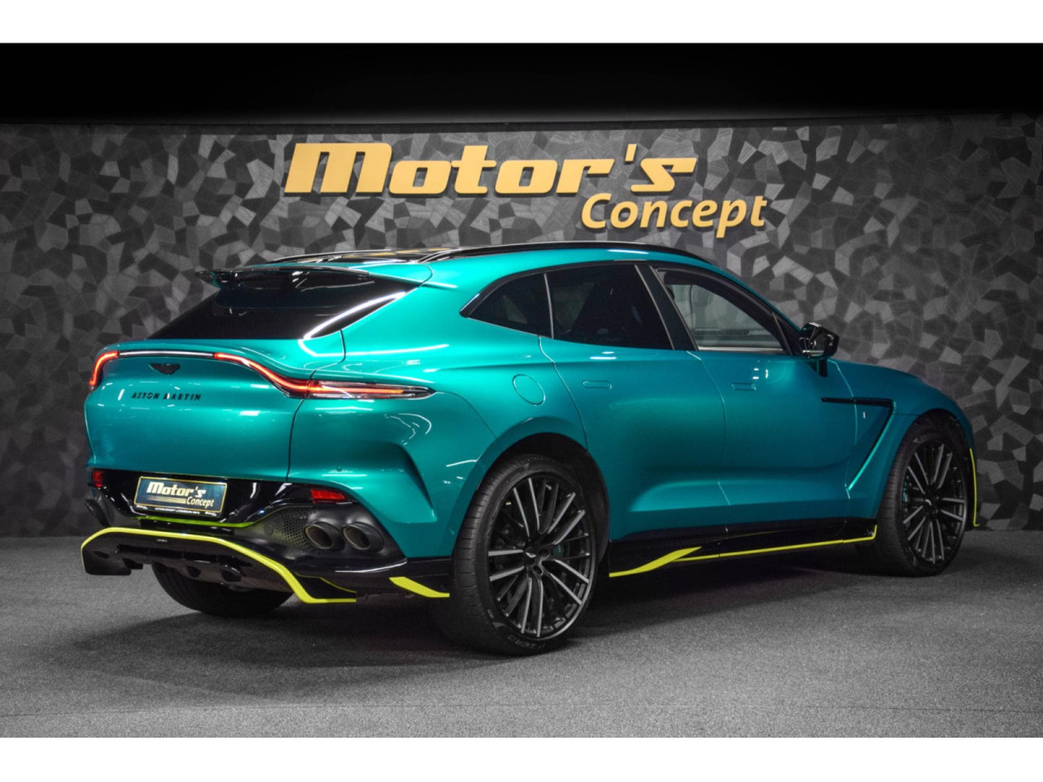 Aston-Martin DBX 707 AMR23 4.0 V8 Bi-Turbo (2024) - Photo 3