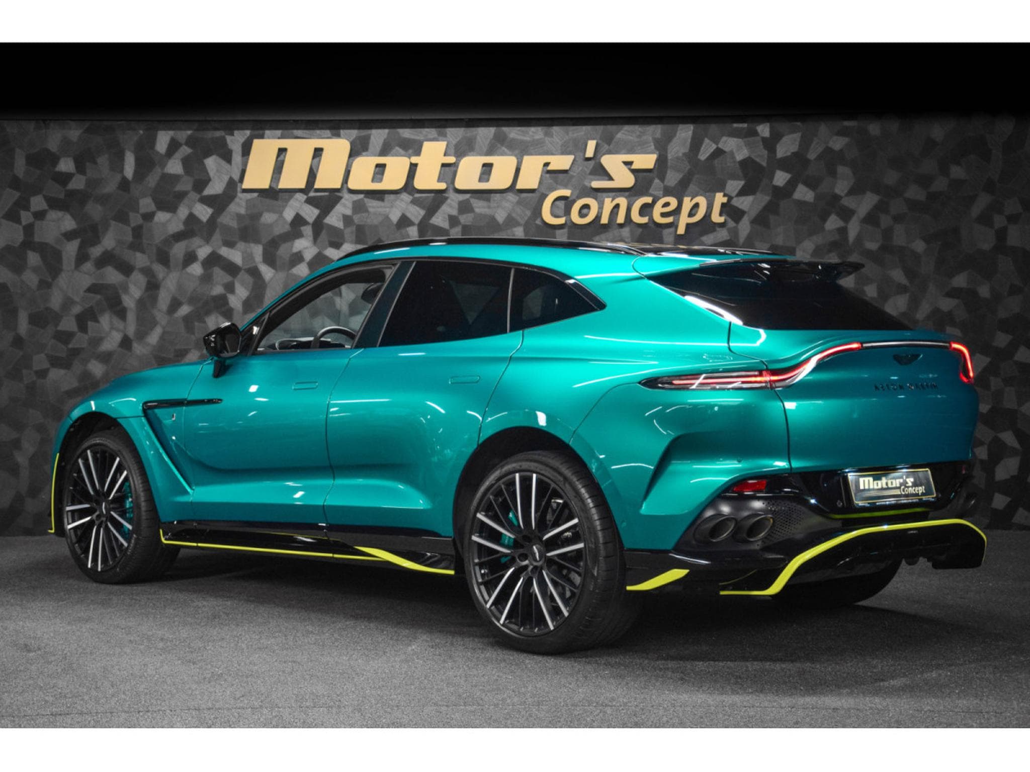 Aston-Martin DBX 707 AMR23 4.0 V8 Bi-Turbo (2024) - Photo 7
