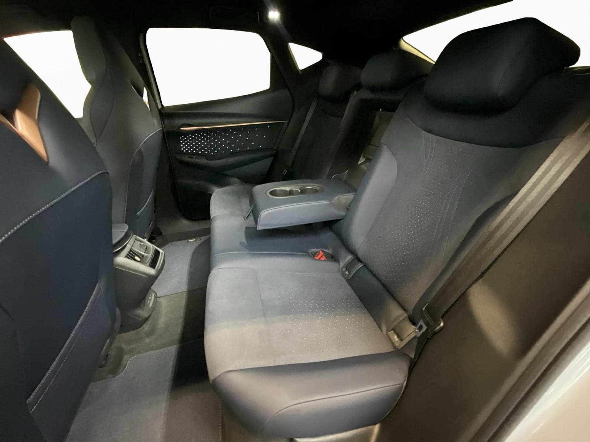 Cupra Tavascan VZ+4x4+P.Adrenaline+Led+Navi+DAB (2025) - Photo 17