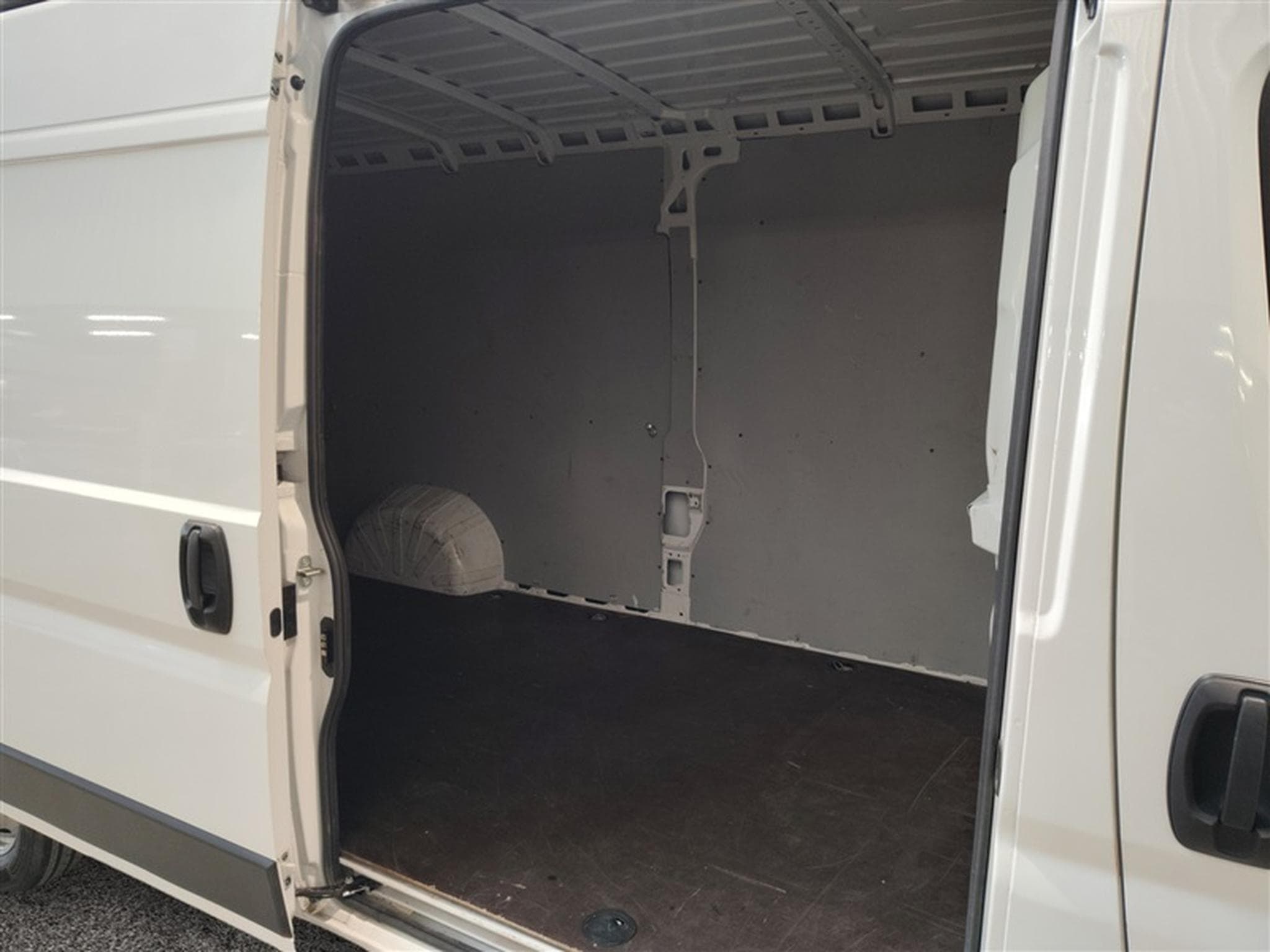 Opel Movano 2.3 Turbo D L3H2 3PL / NAVI / CLIM AUTO (2023) - Photo 13