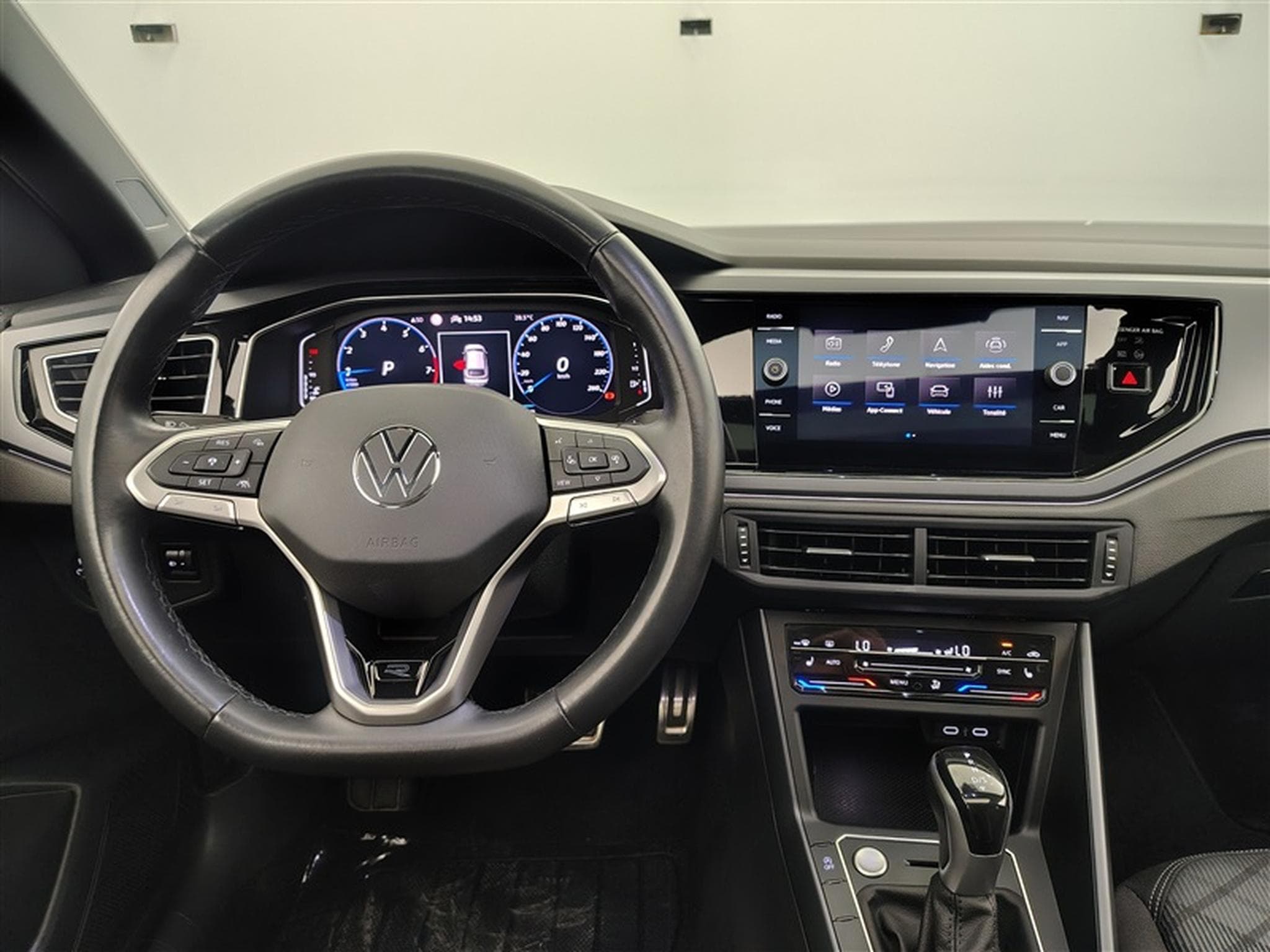 VW Taigo 1.0TSI DSG R-Line GPS/TOIT OUVRANT/CAMERA/PDC/JA 18" (2024) - Photo 9