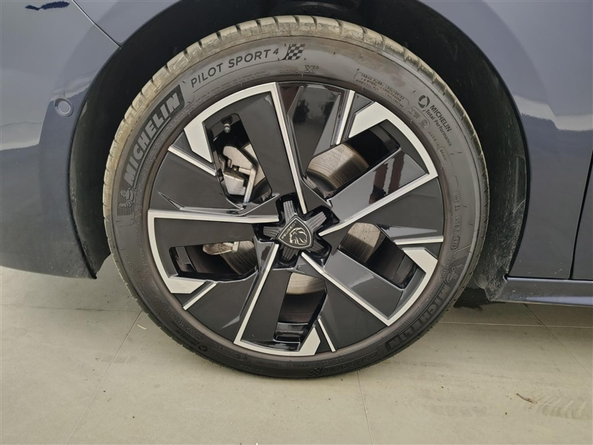 Peugeot 508 1.6 PHEV 180-E Allure EAT8 Facelift NAVI / S-CUIR / FULL LED (2025) - Foto 6