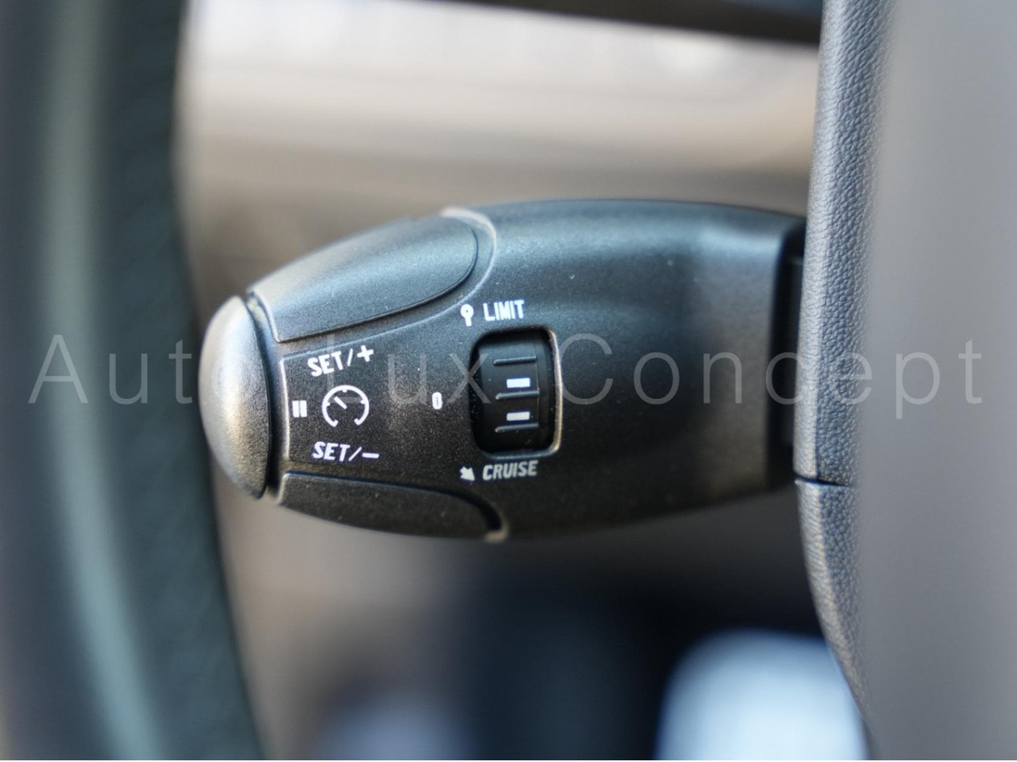 Peugeot 208 1.6 VTI 120 Féline 5 portes (2014) - Photo 14