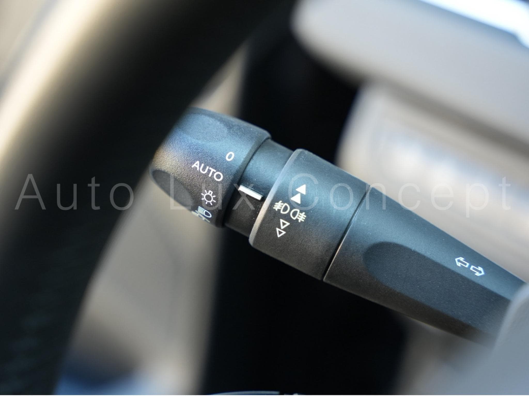Peugeot 208 1.6 VTI 120 Féline 5 portes (2014) - Photo 15