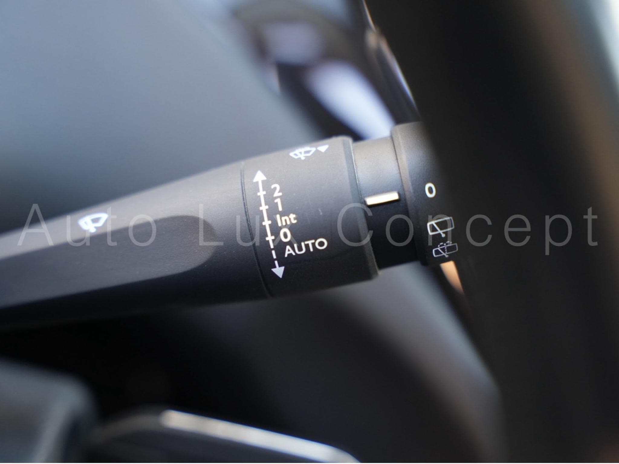 Peugeot 208 1.6 VTI 120 Féline 5 portes (2014) - Photo 18