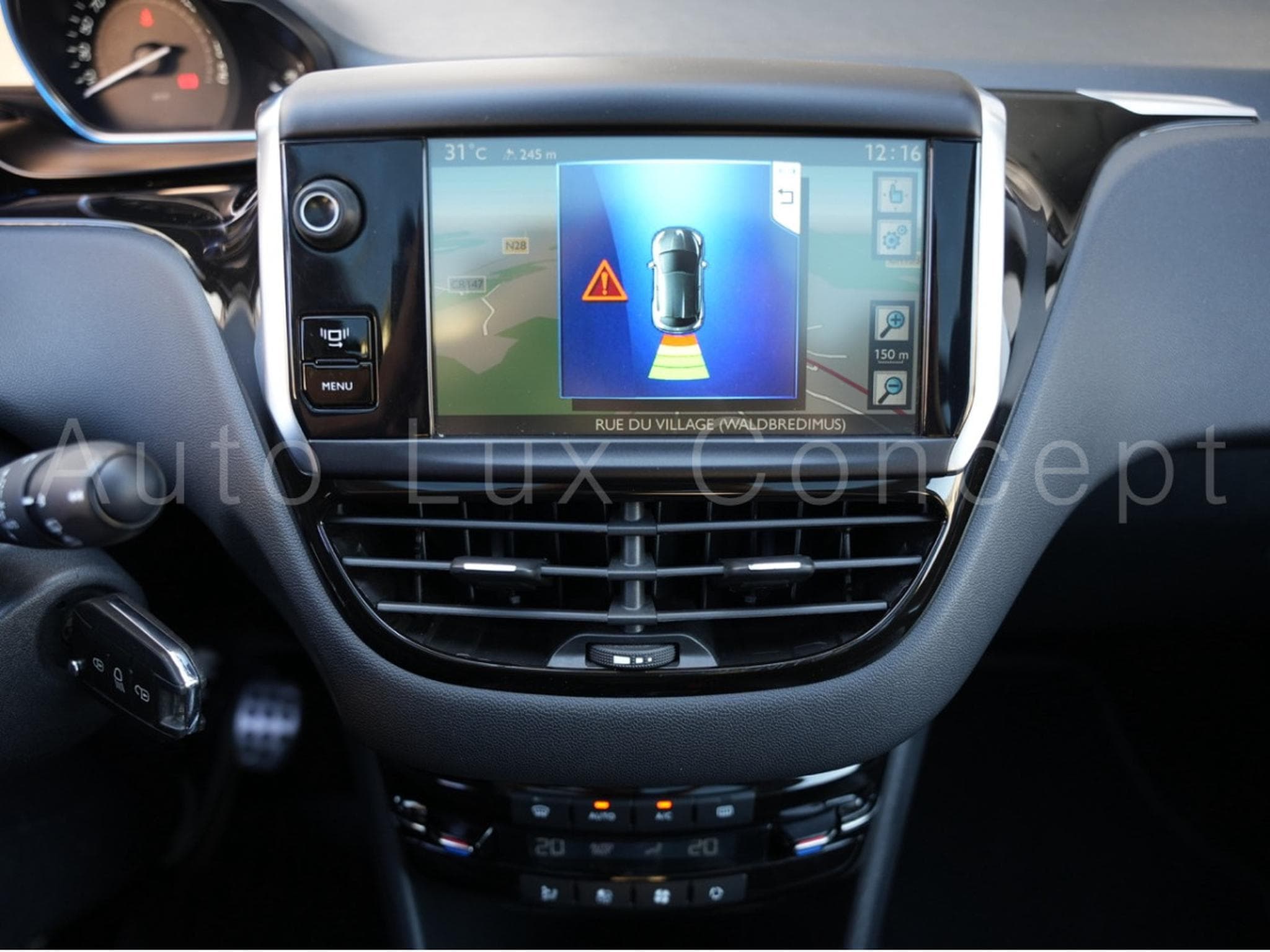 Peugeot 208 1.6 VTI 120 Féline 5 portes (2014) - Photo 19