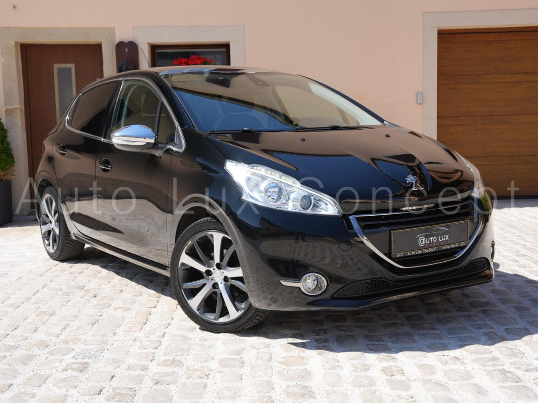 Peugeot 208 1.6 VTI 120 Féline 5 portes (2014) - Photo 2