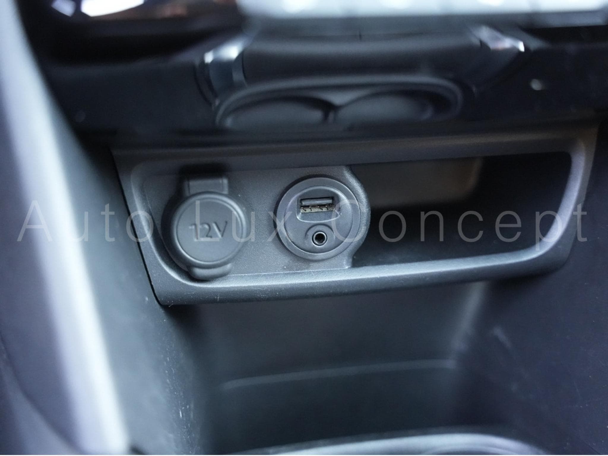 Peugeot 208 1.6 VTI 120 Féline 5 portes (2014) - Photo 22