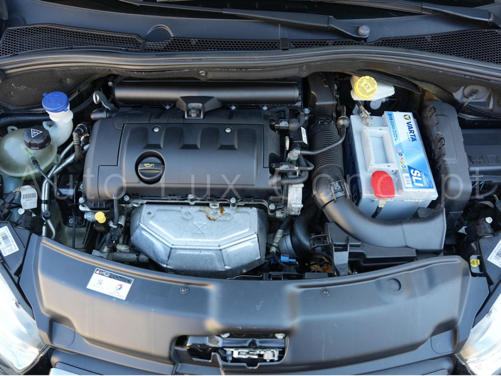 Peugeot 208 1.6 VTI 120 Féline 5 portes (2014) - Photo 25
